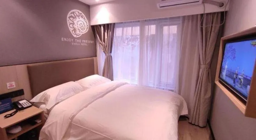 Bed in Shell Hotel Beijing Shunyi District Shunyi Metro Station