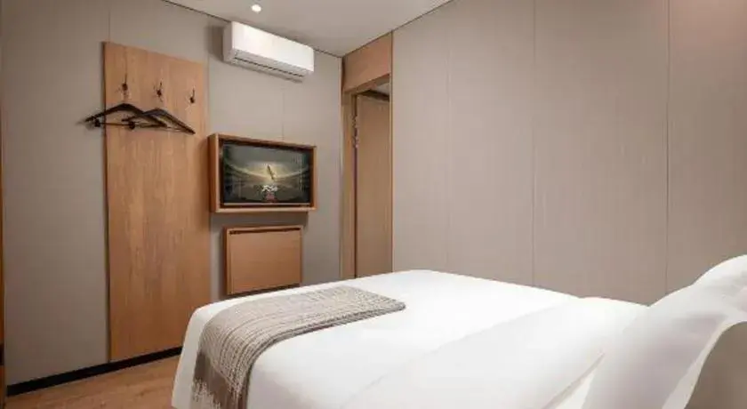 Bed in Shell Hotel Beijing Shunyi District Shunyi Metro Station Bed in Shell Hotel Beijing Shunyi District Shunyi Metro Station