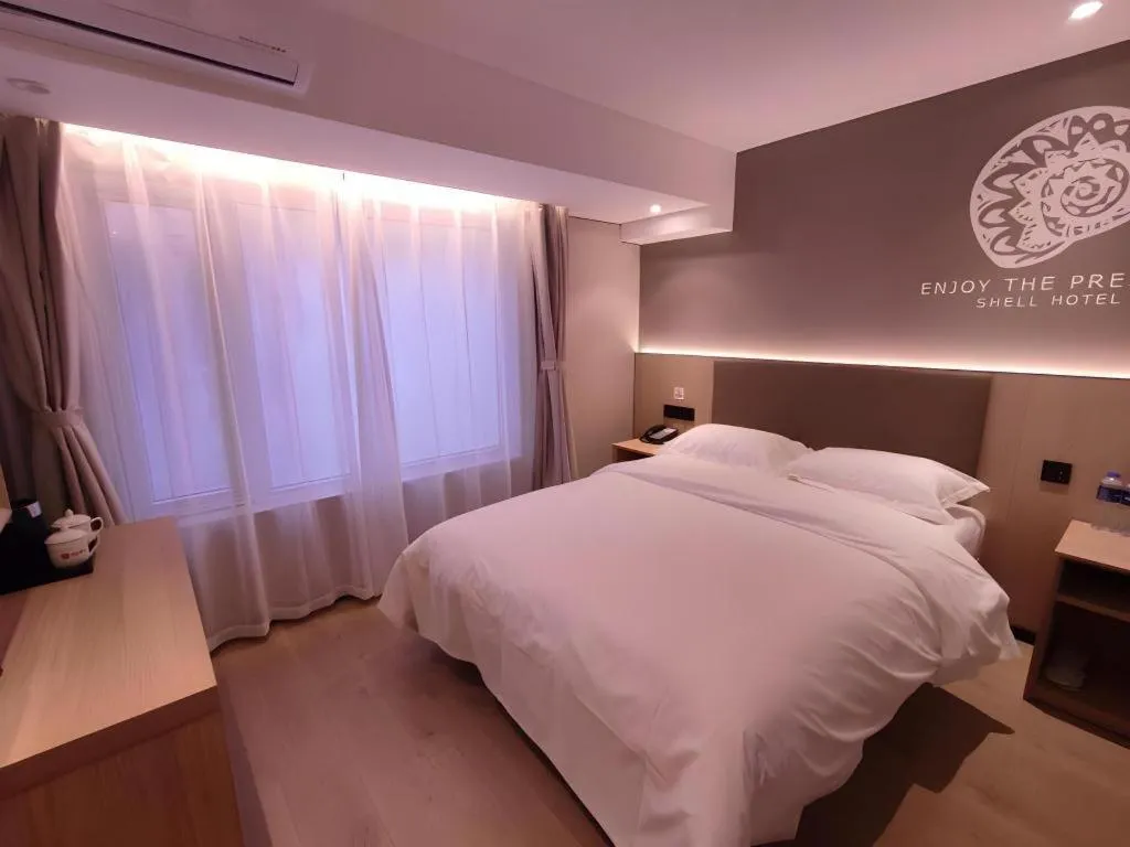 Bed in Shell Hotel Beijing Shunyi District Shunyi Metro Station