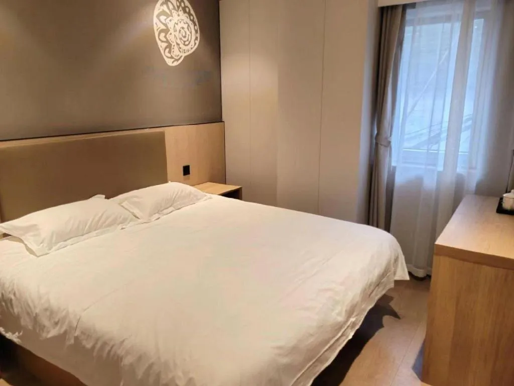 Bed in Shell Hotel Beijing Shunyi District Shunyi Metro Station