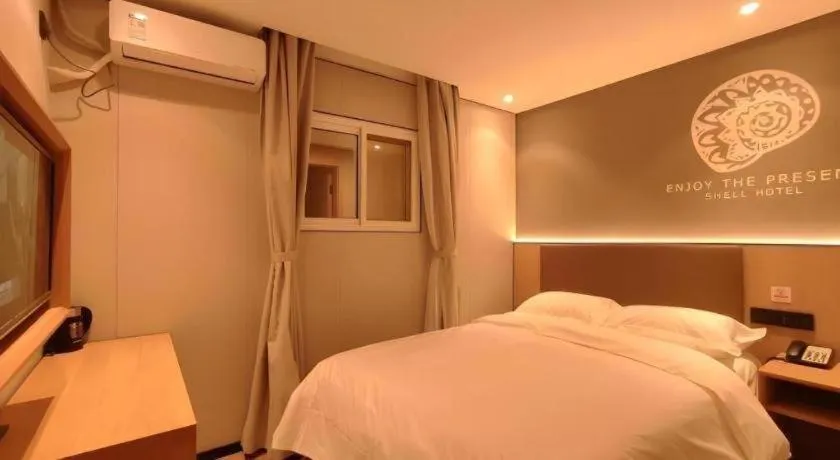 Bed in Shell Hotel Beijing Shunyi District Shunyi Metro Station