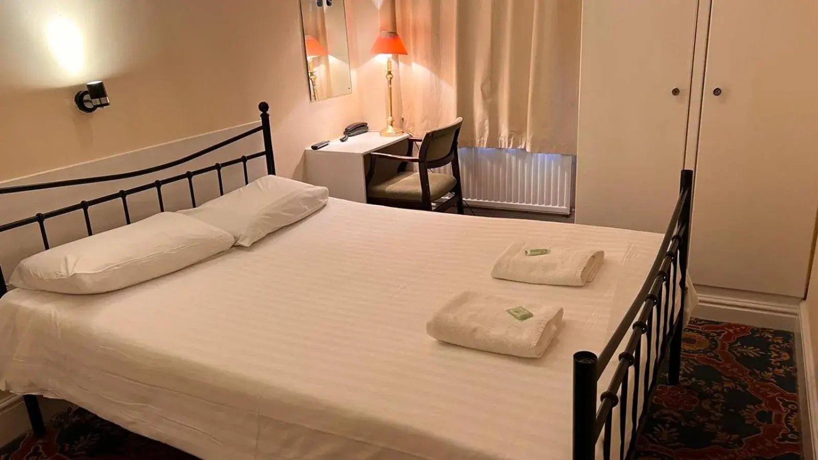 Bedroom, Bed in Gresham Hotel Bloomsbury Bedroom, Bed in Gresham Hotel Bloomsbury