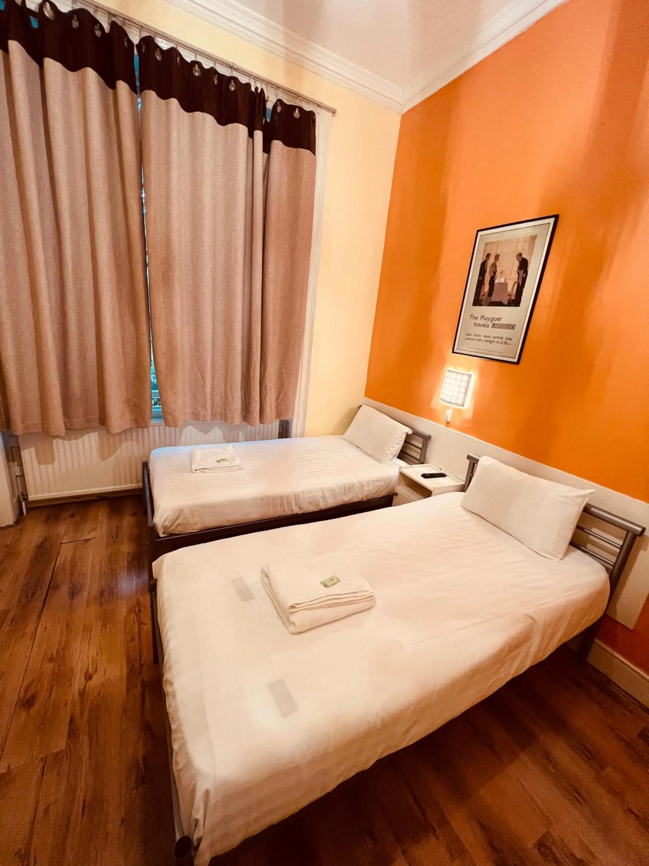 Bedroom, Bed in Gresham Hotel Bloomsbury