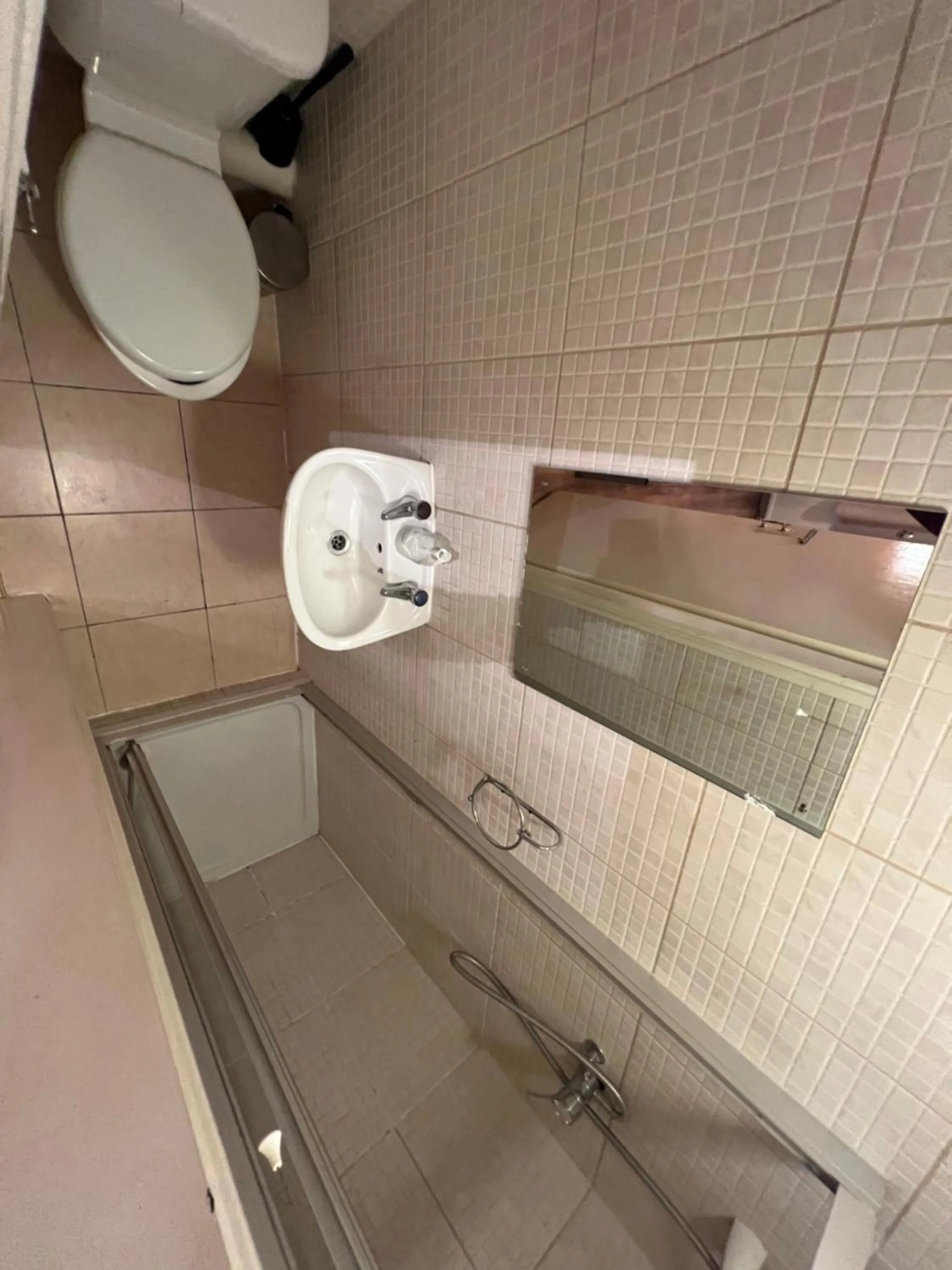 Bathroom in Gresham Hotel Bloomsbury