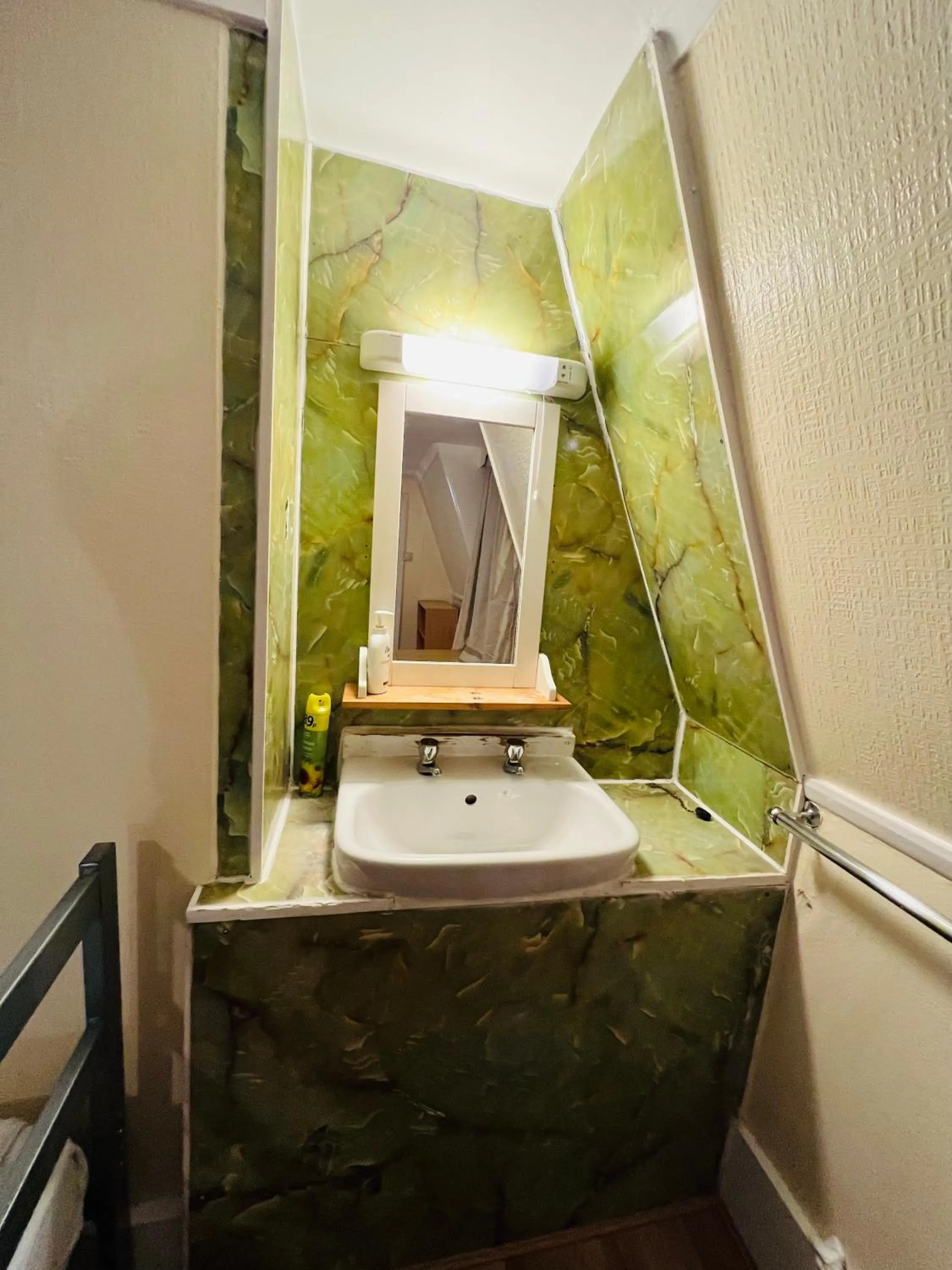 Bedroom in Gresham Hotel Bloomsbury