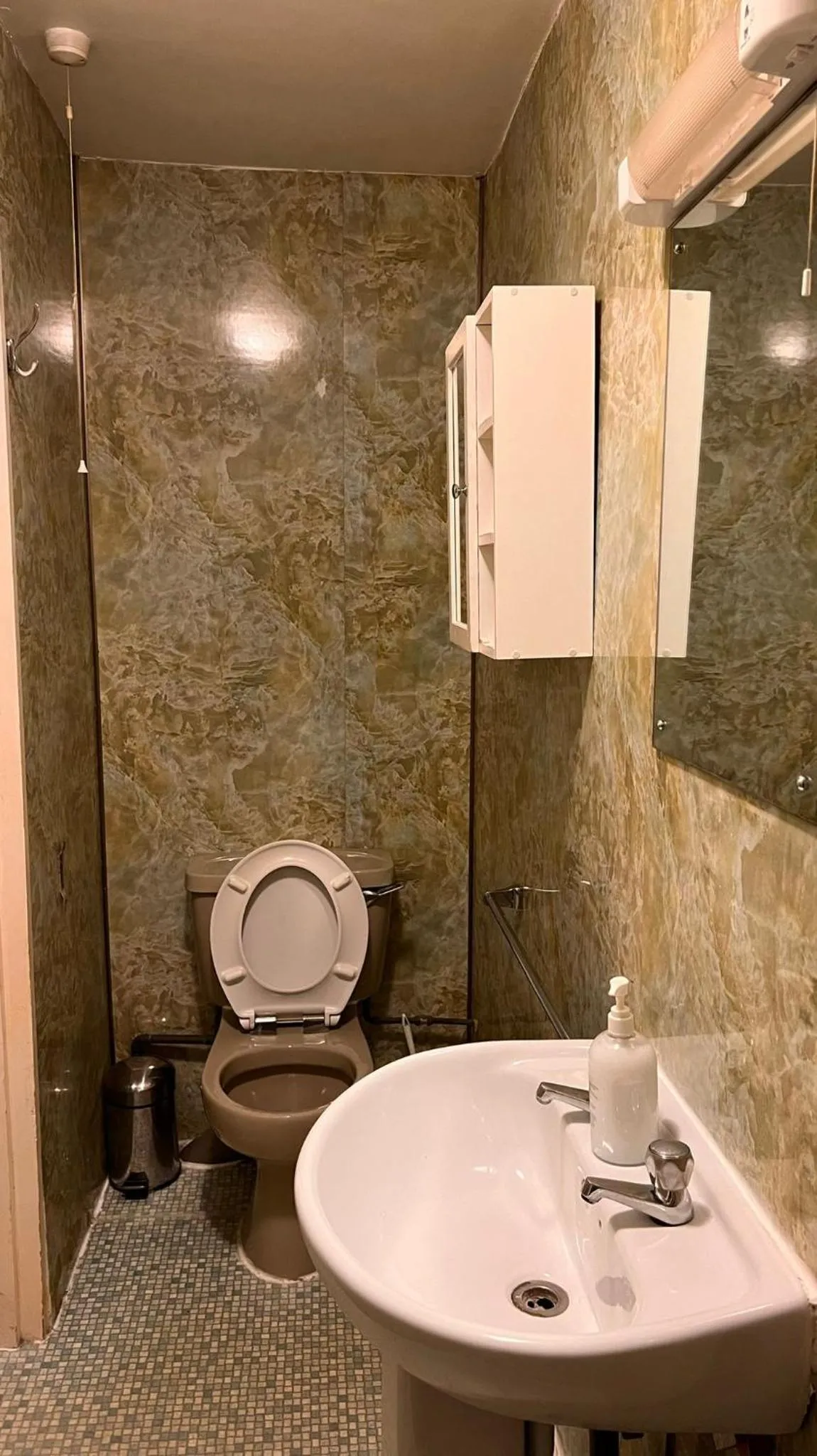 Bathroom in Gresham Hotel Bloomsbury