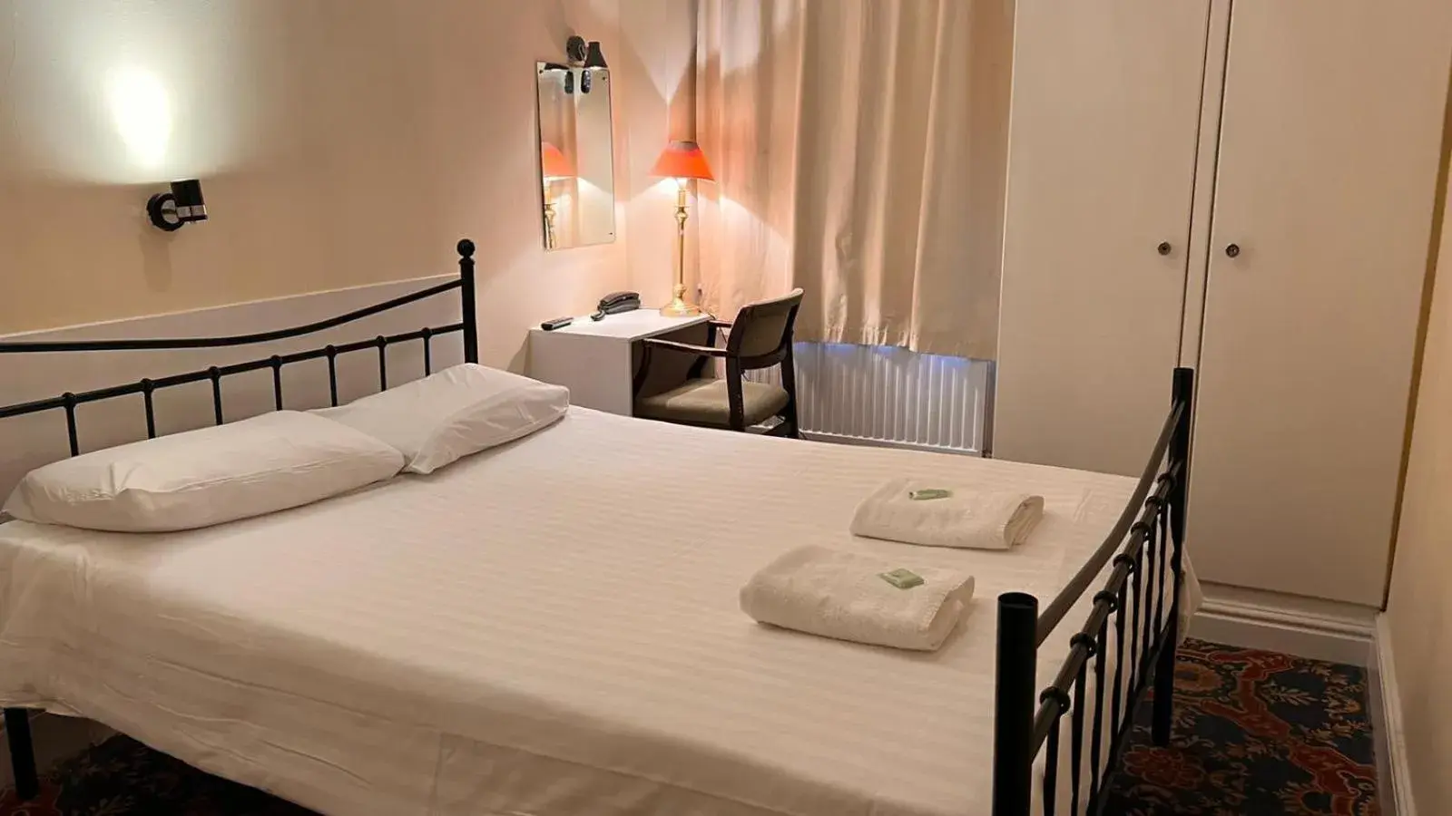 Bedroom, Bed in Gresham Hotel Bloomsbury Bedroom, Bed in Gresham Hotel Bloomsbury