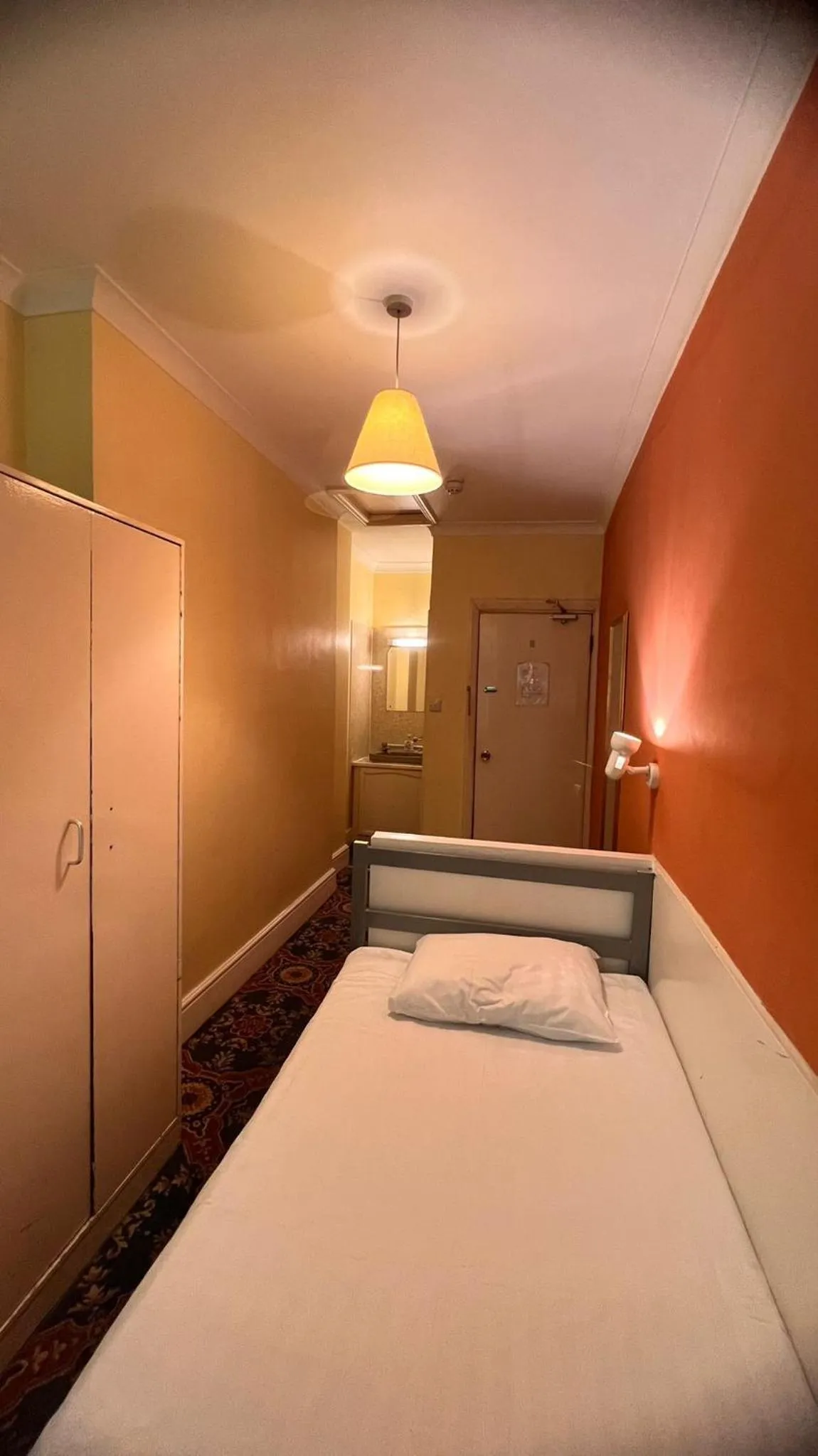 Bedroom, Bed in Gresham Hotel Bloomsbury