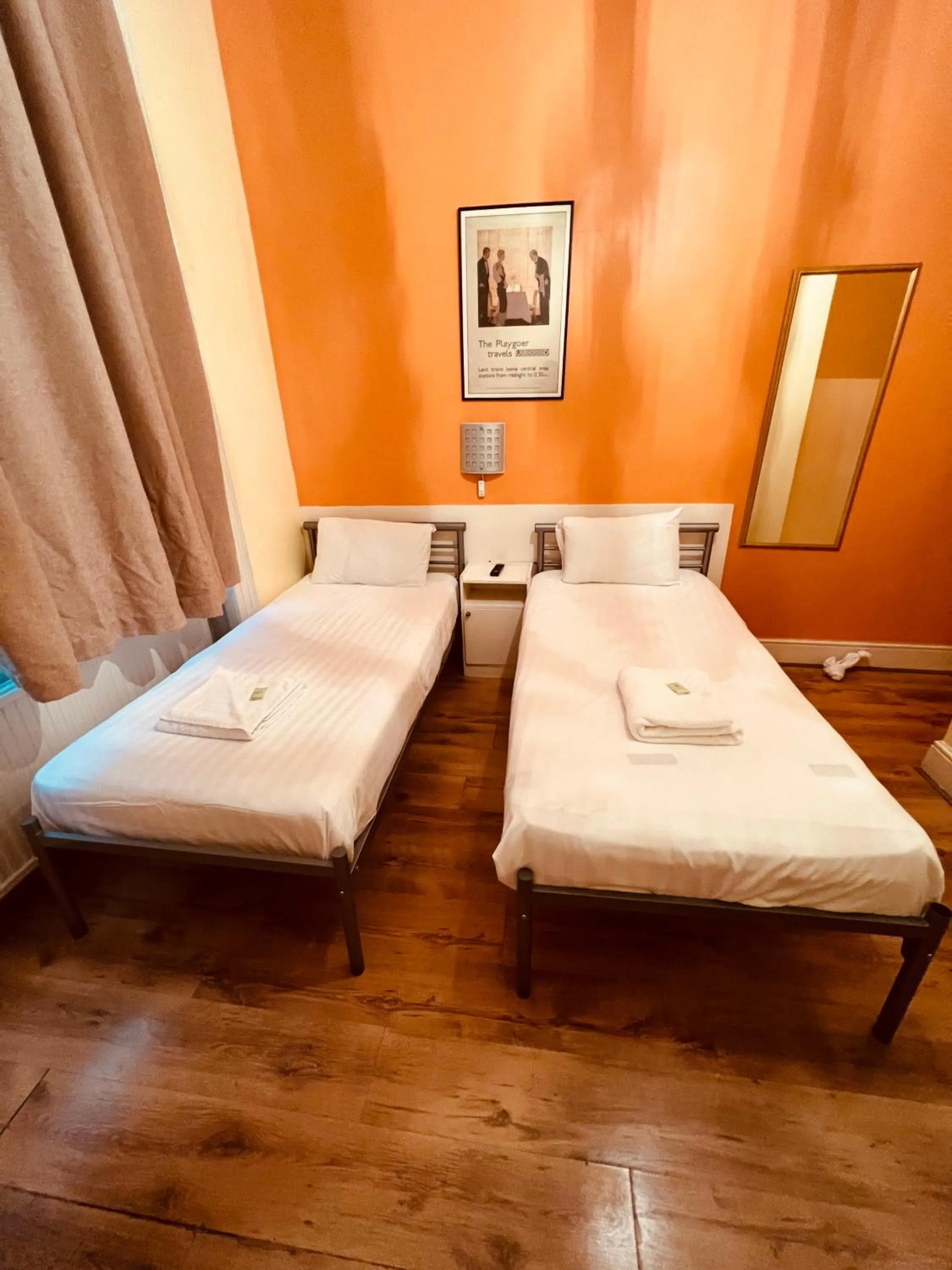 Bedroom, Bed in Gresham Hotel Bloomsbury