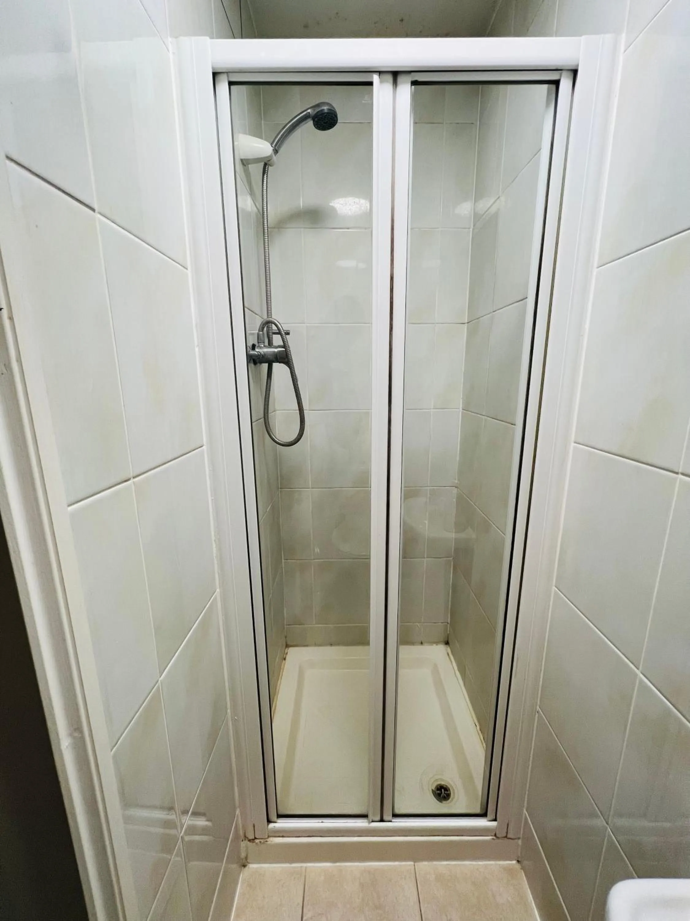 Bathroom in Gresham Hotel Bloomsbury