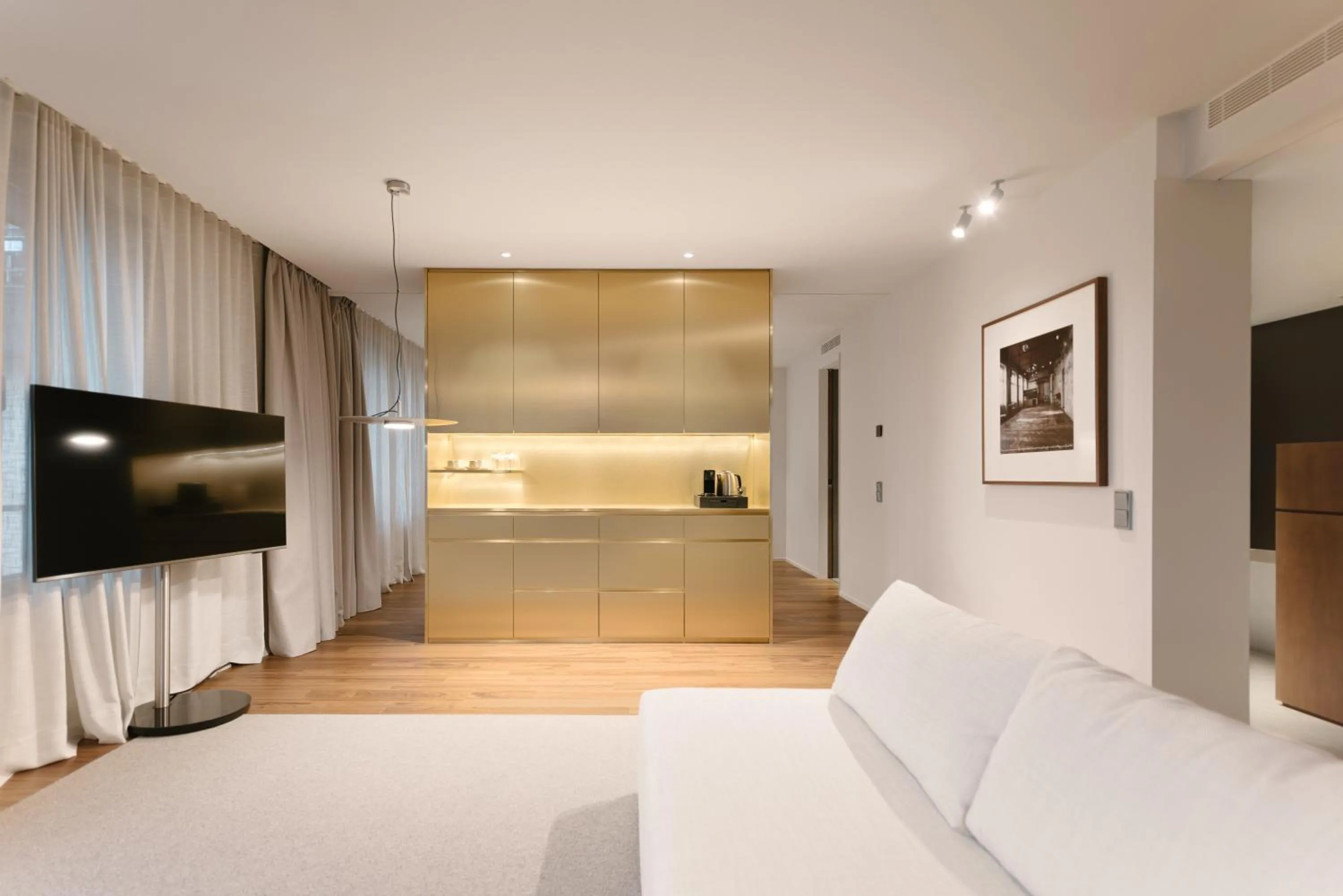 Communal lounge/ TV room in BoHo Hotel Budapest - Small Luxury Hotels