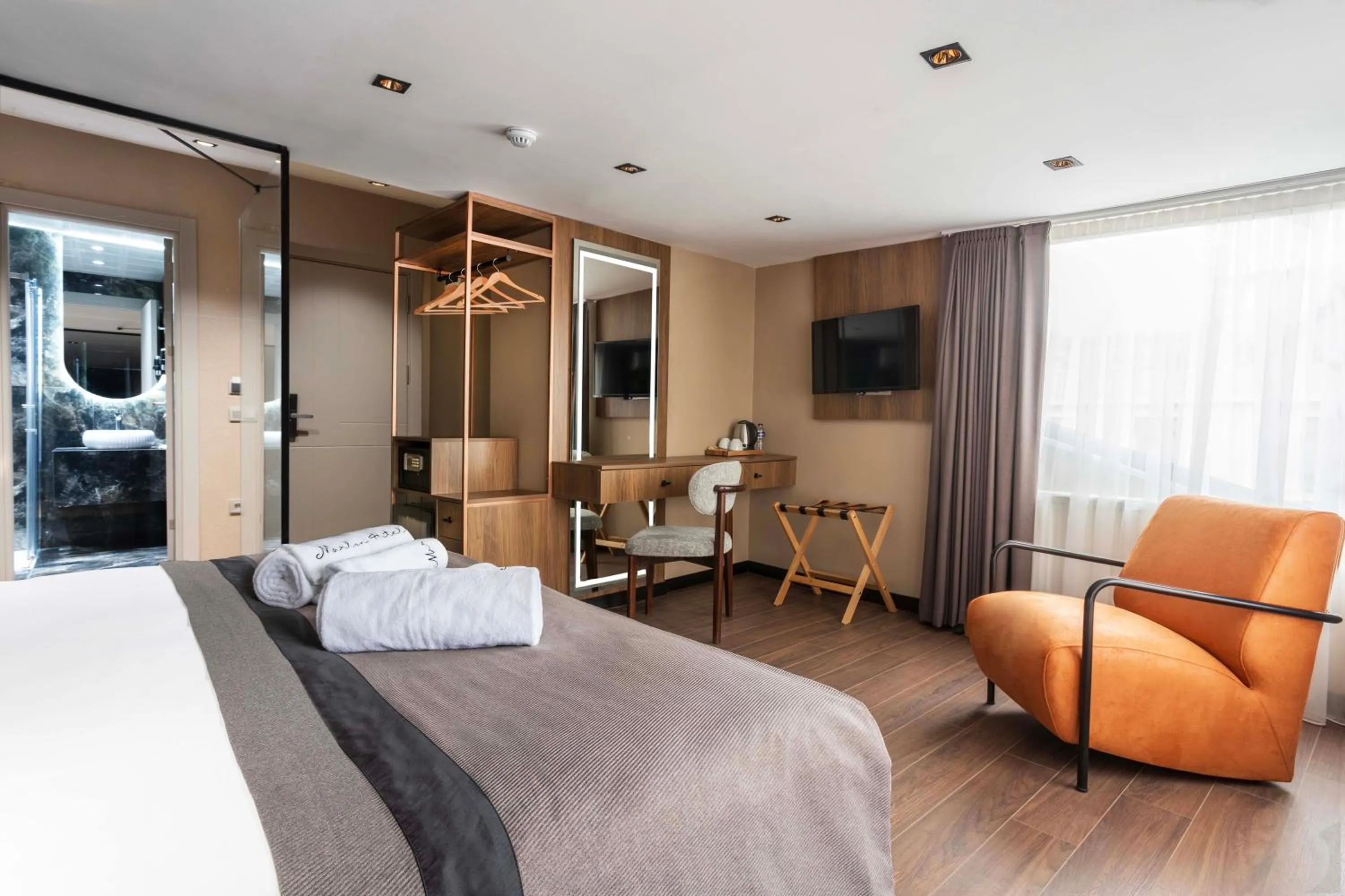 TV and multimedia, Bed in Marlon Hotel