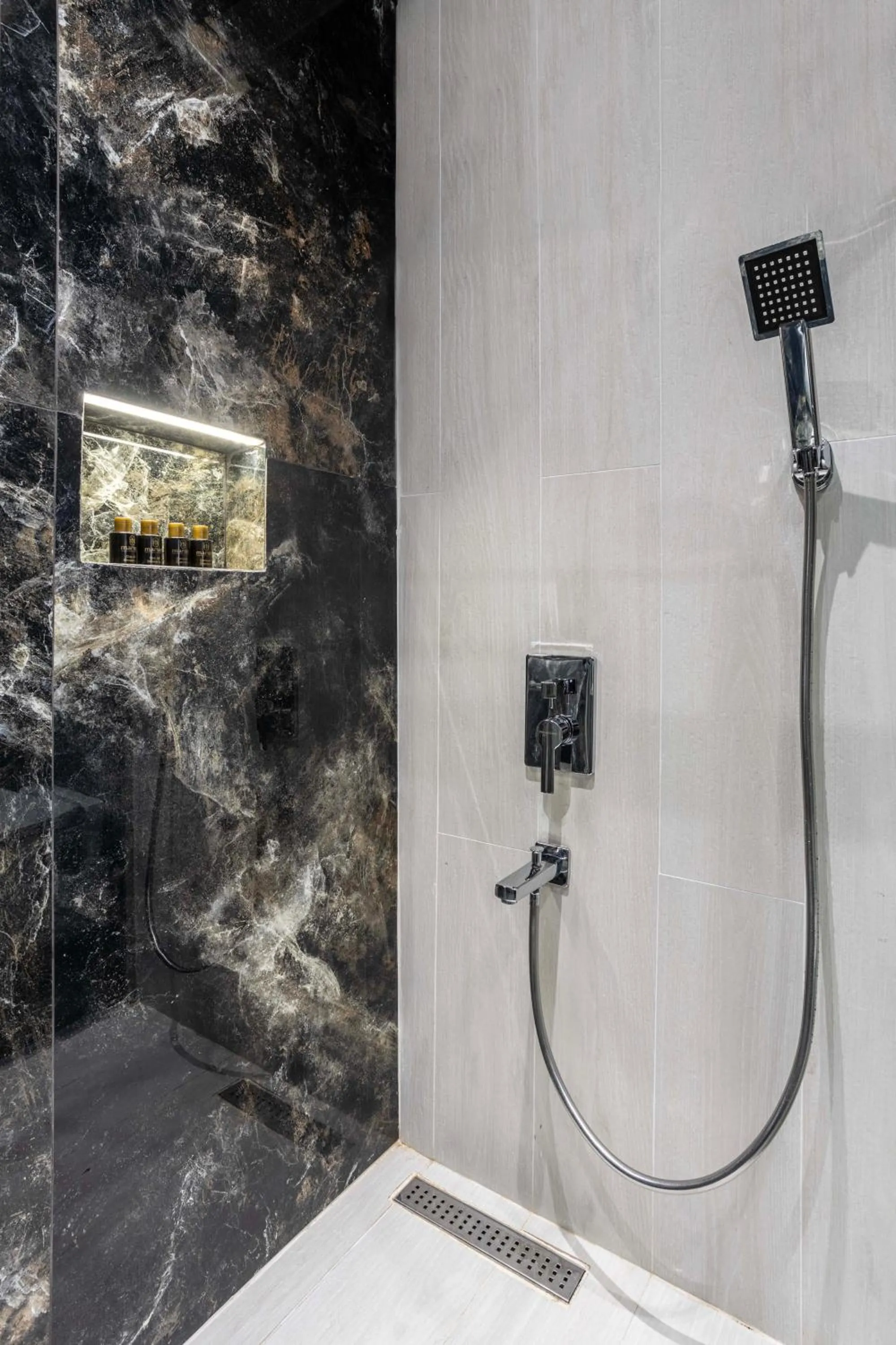 Bathroom in Marlon Hotel