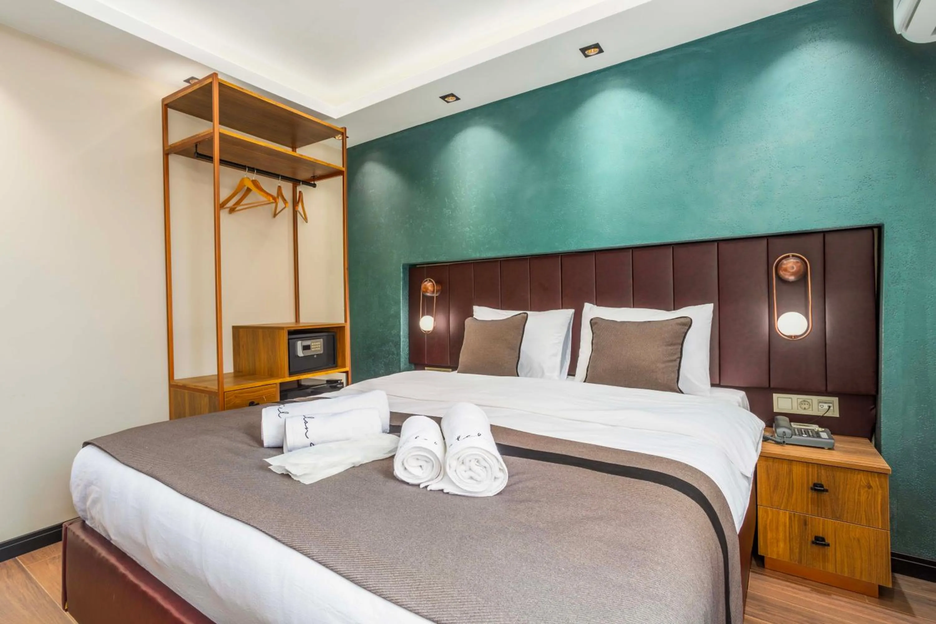 Photo of the whole room, Bed in Marlon Hotel