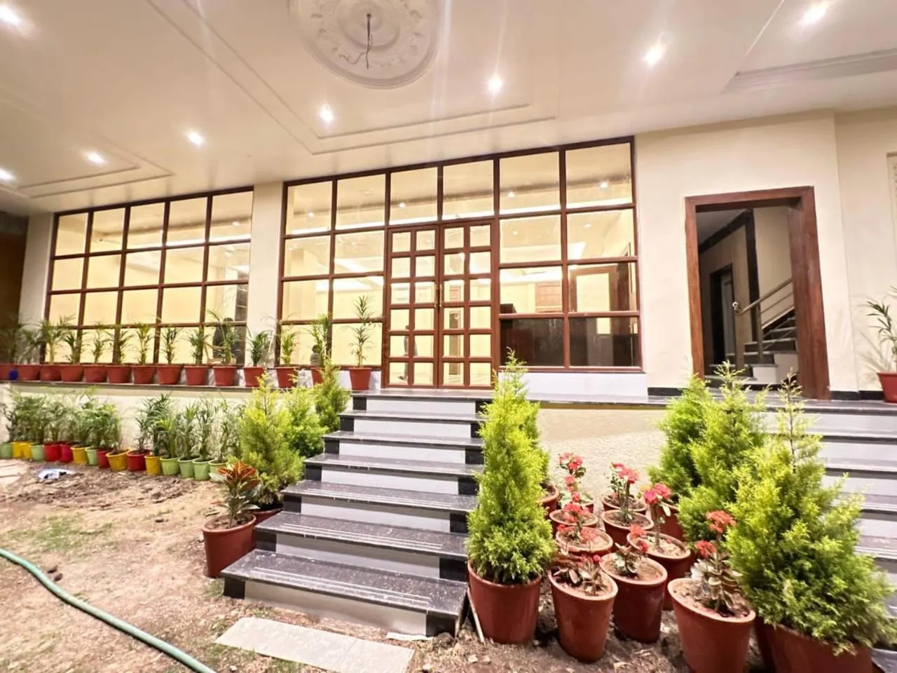 Facade/entrance in Manas Resort by Rudrakshi