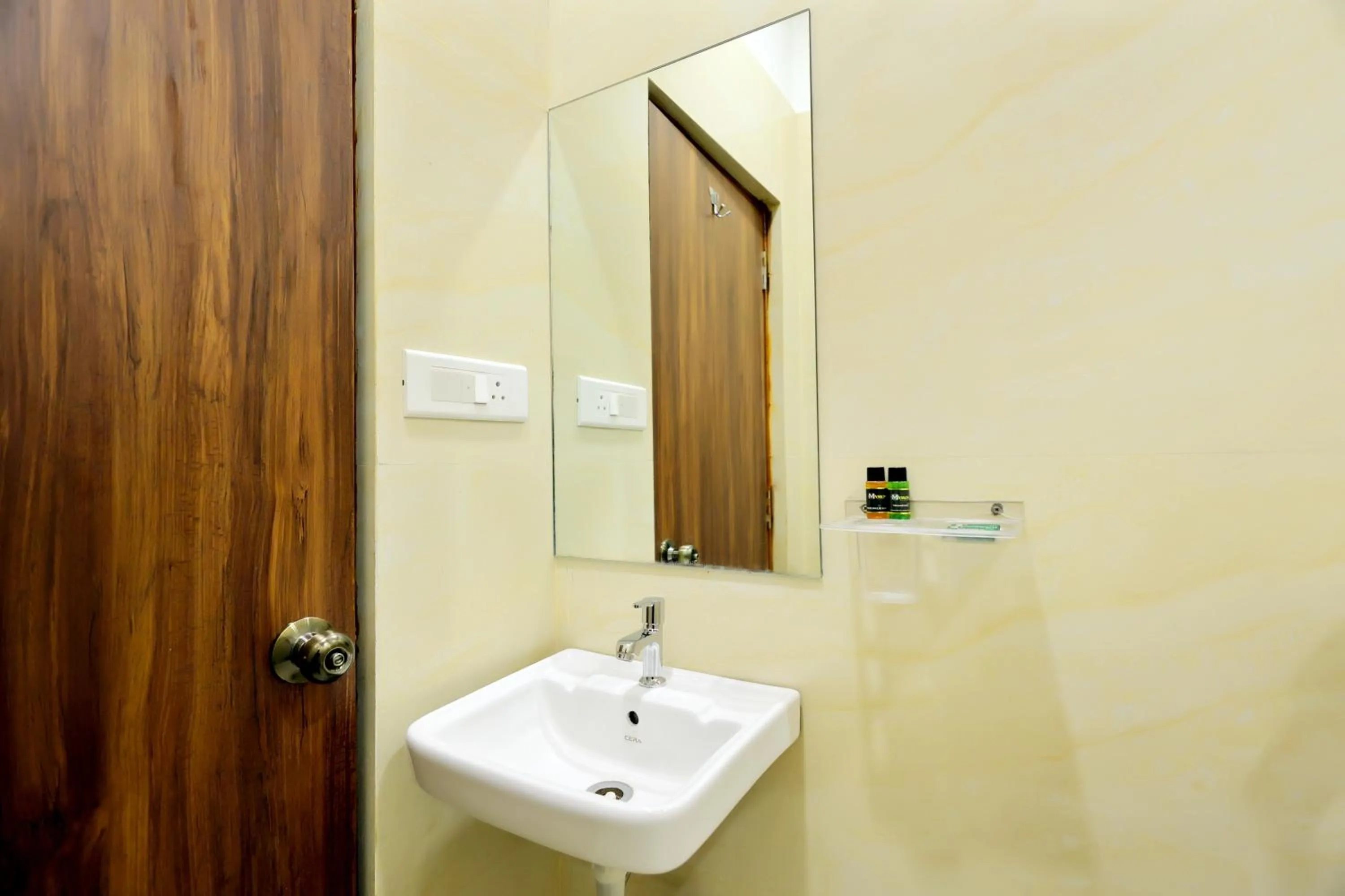 Toilet in Manas Resort by Rudrakshi