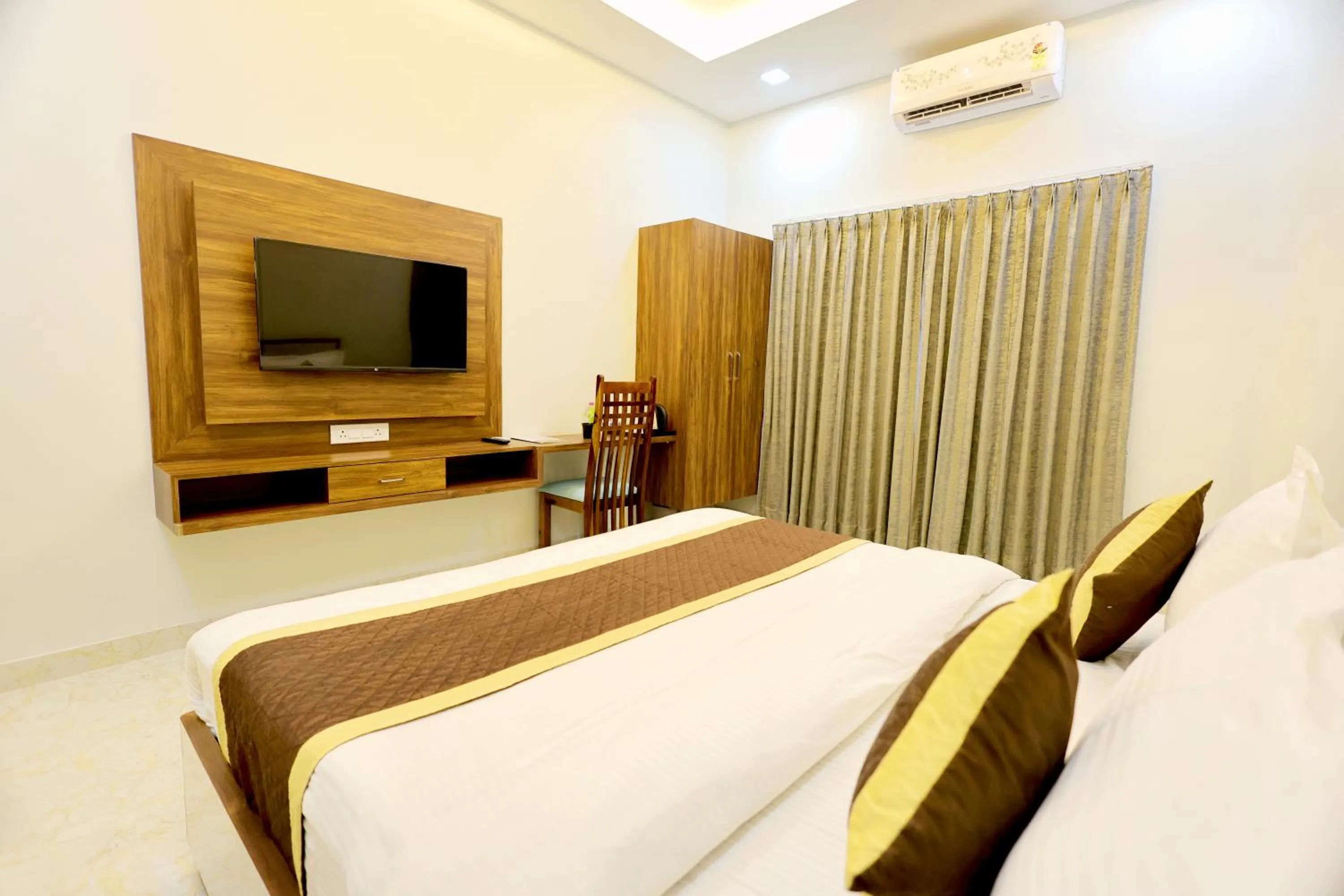 TV and multimedia, Bed in Manas Resort by Rudrakshi
