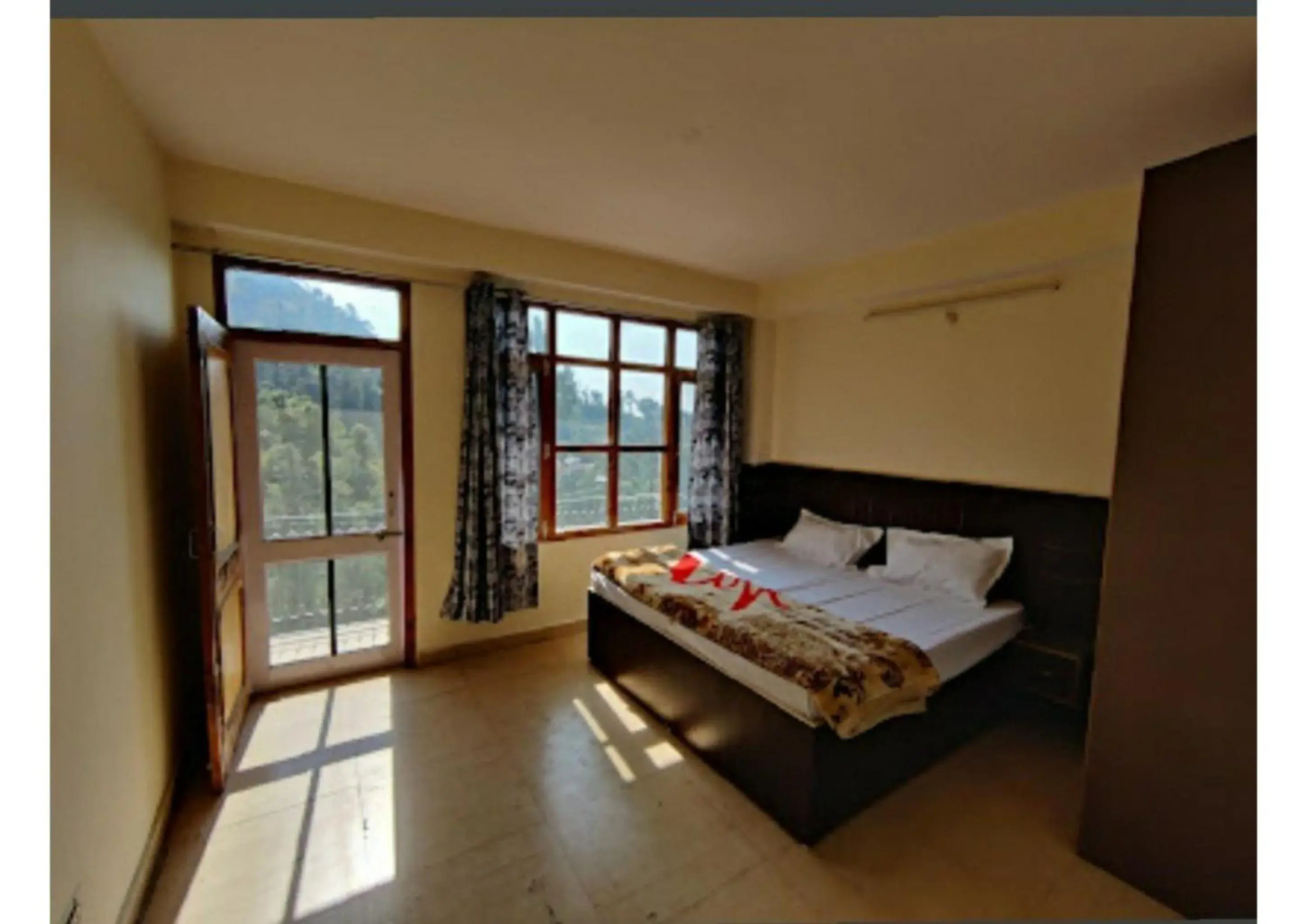 Bed in Goroomgo Homestay Sukh Dham Shimla - Homestay Like Home Feeling Mountain View Bed in Goroomgo Homestay Sukh Dham Shimla - Homestay Like Home Feeling Mountain View