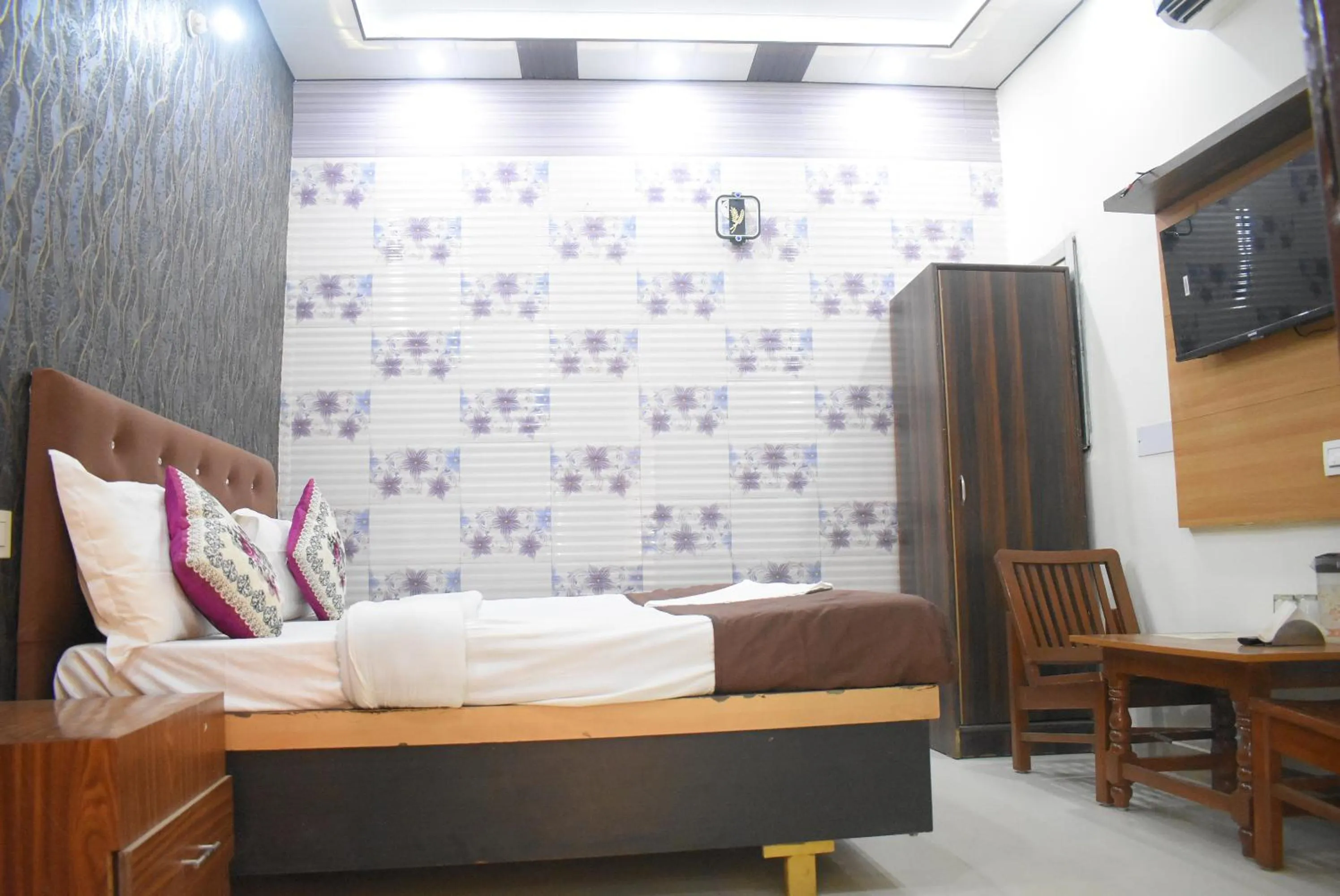 Photo of the whole room, Bed in hotel the silver