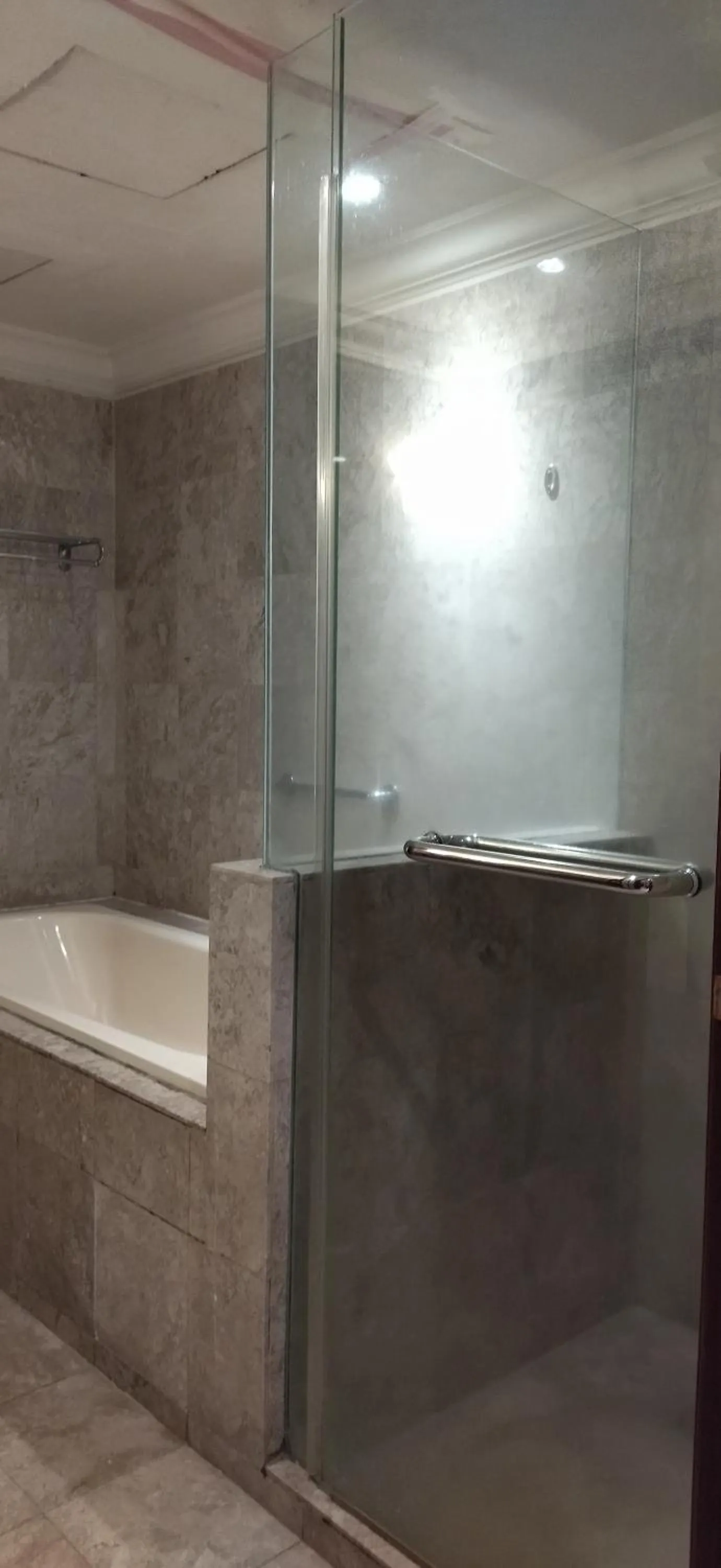 Shower in EMAS Service Suite Times Square