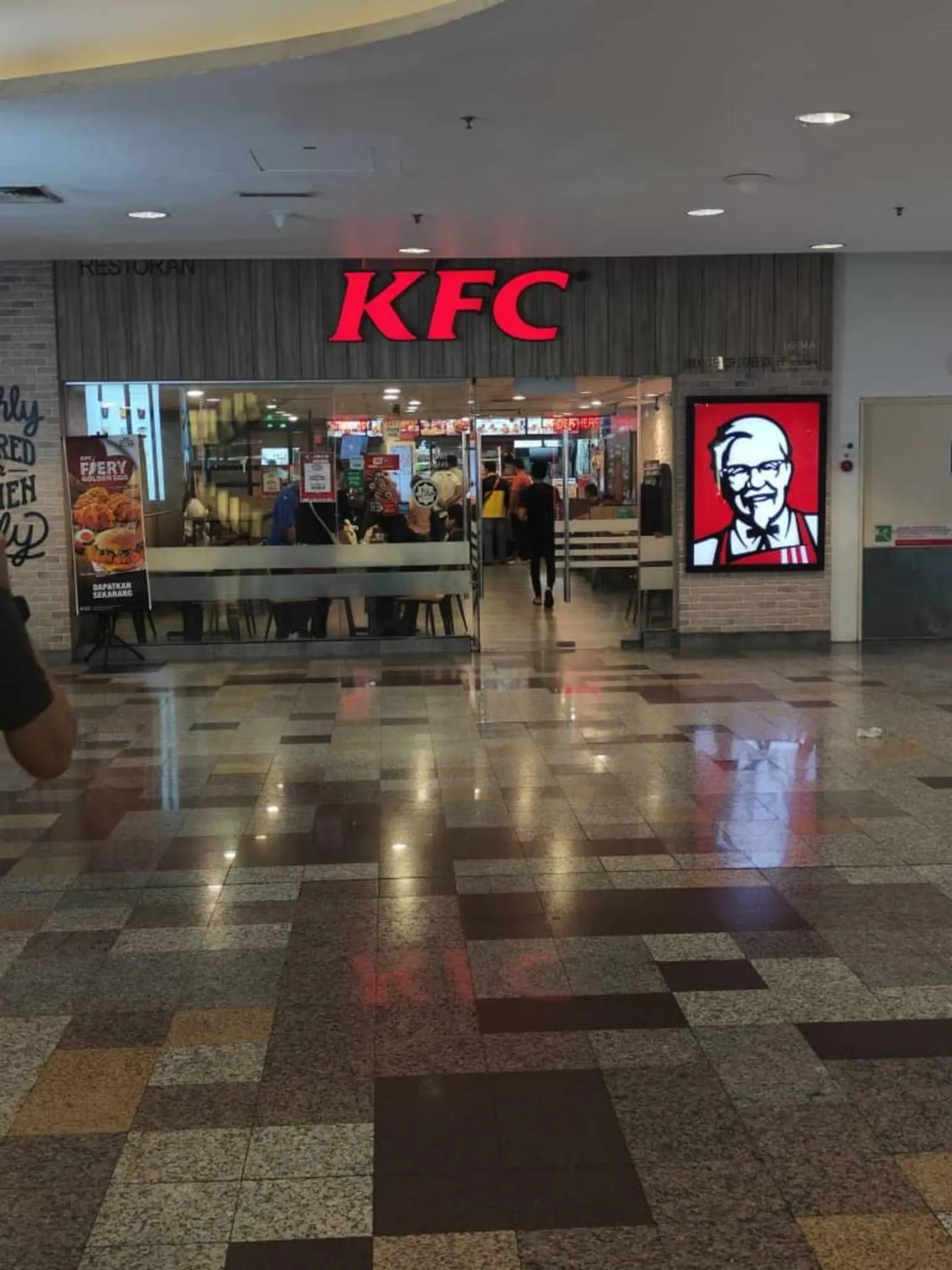 Food and drinks in EMAS Service Suite Times Square