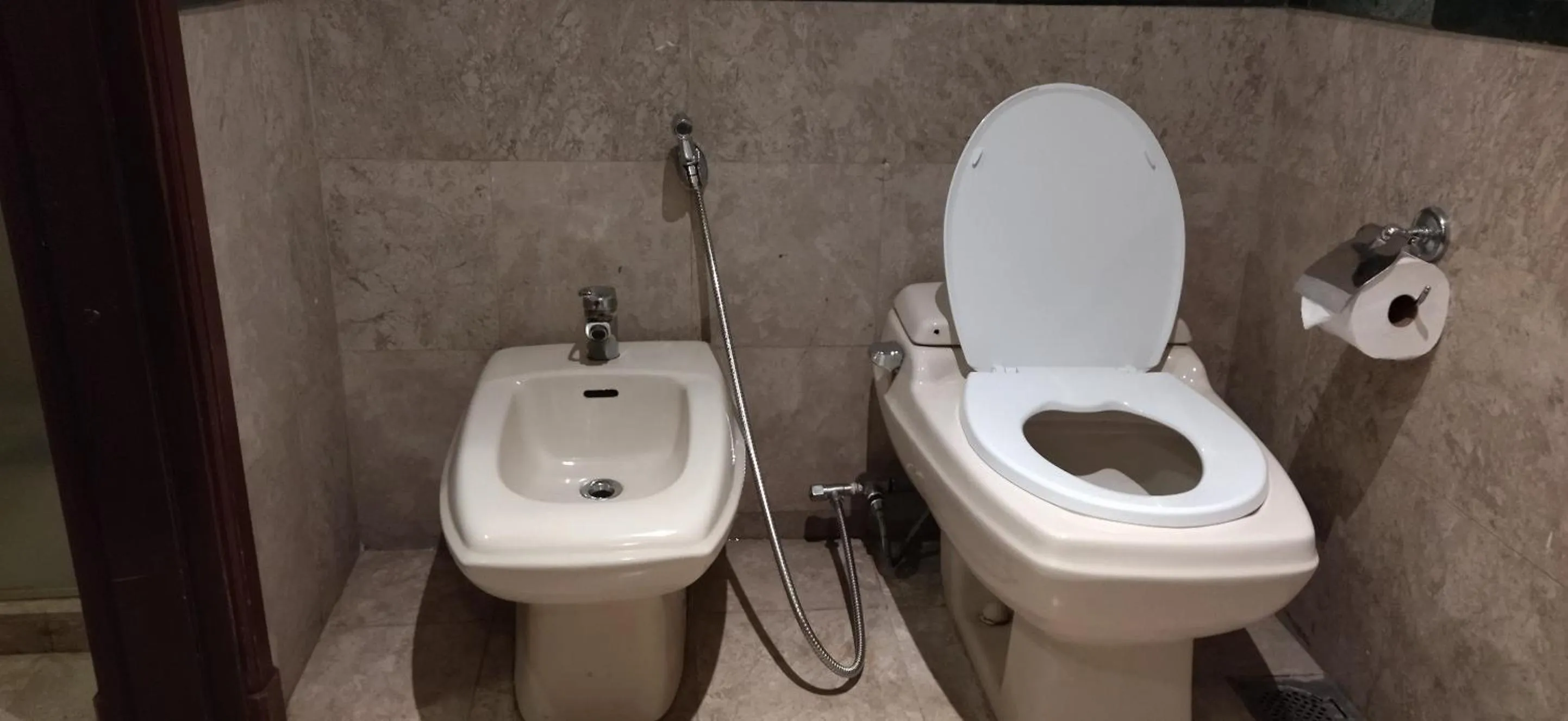 Toilet in EMAS Service Suite Times Square