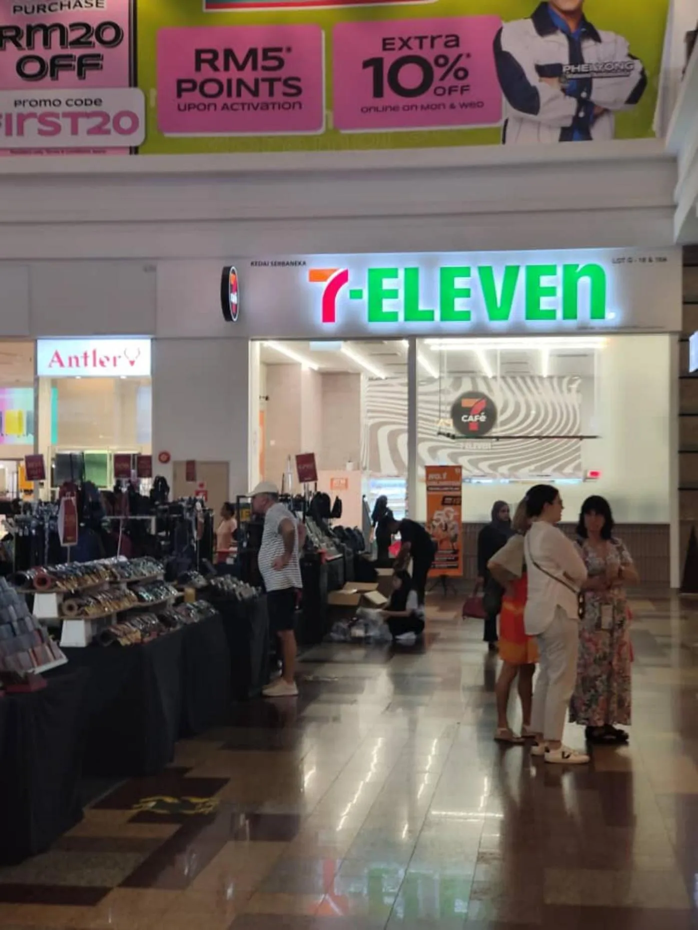 Shopping Area in EMAS Service Suite Times Square