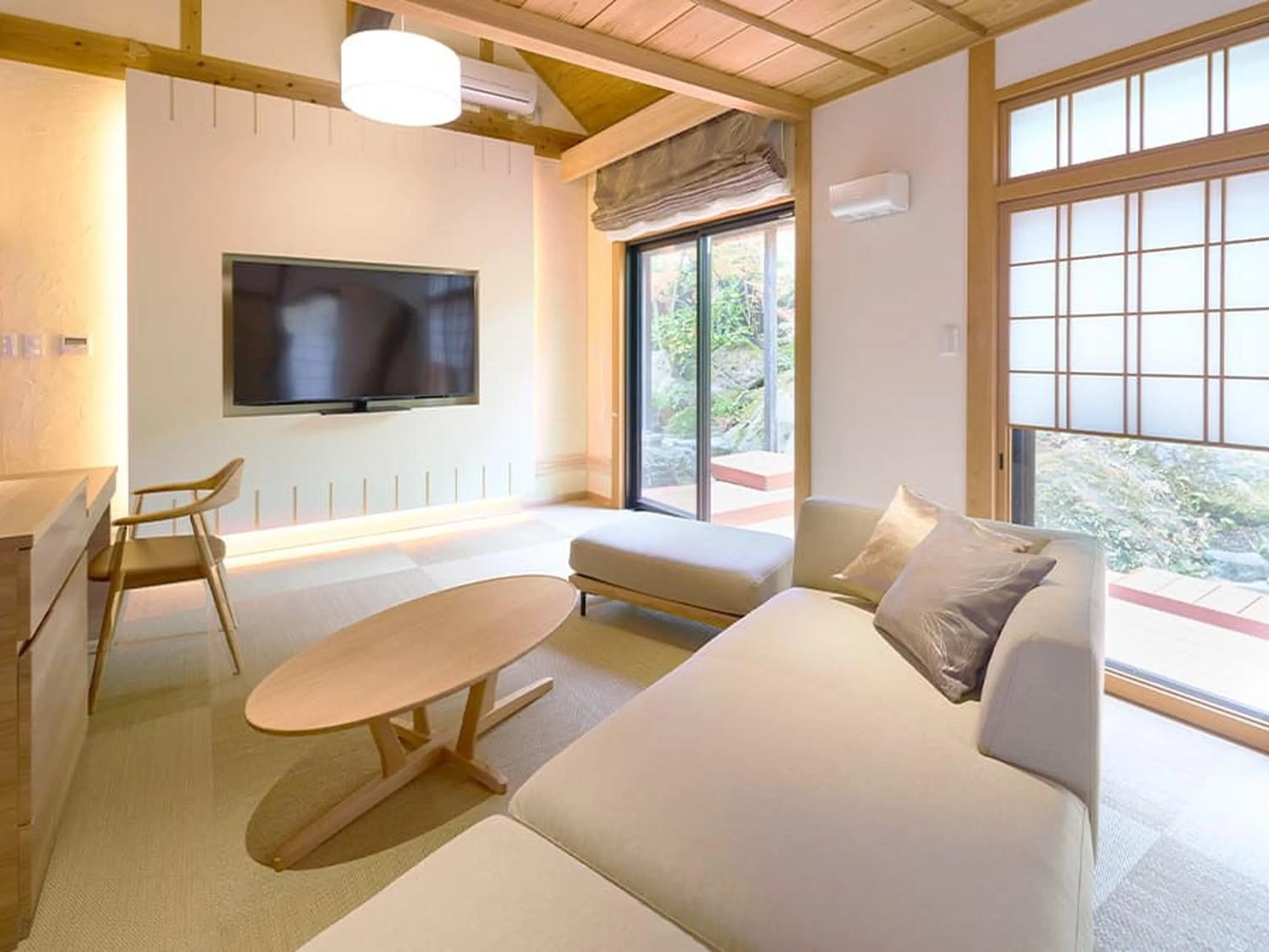 Photo of the whole room in Yufuin Rakuyu