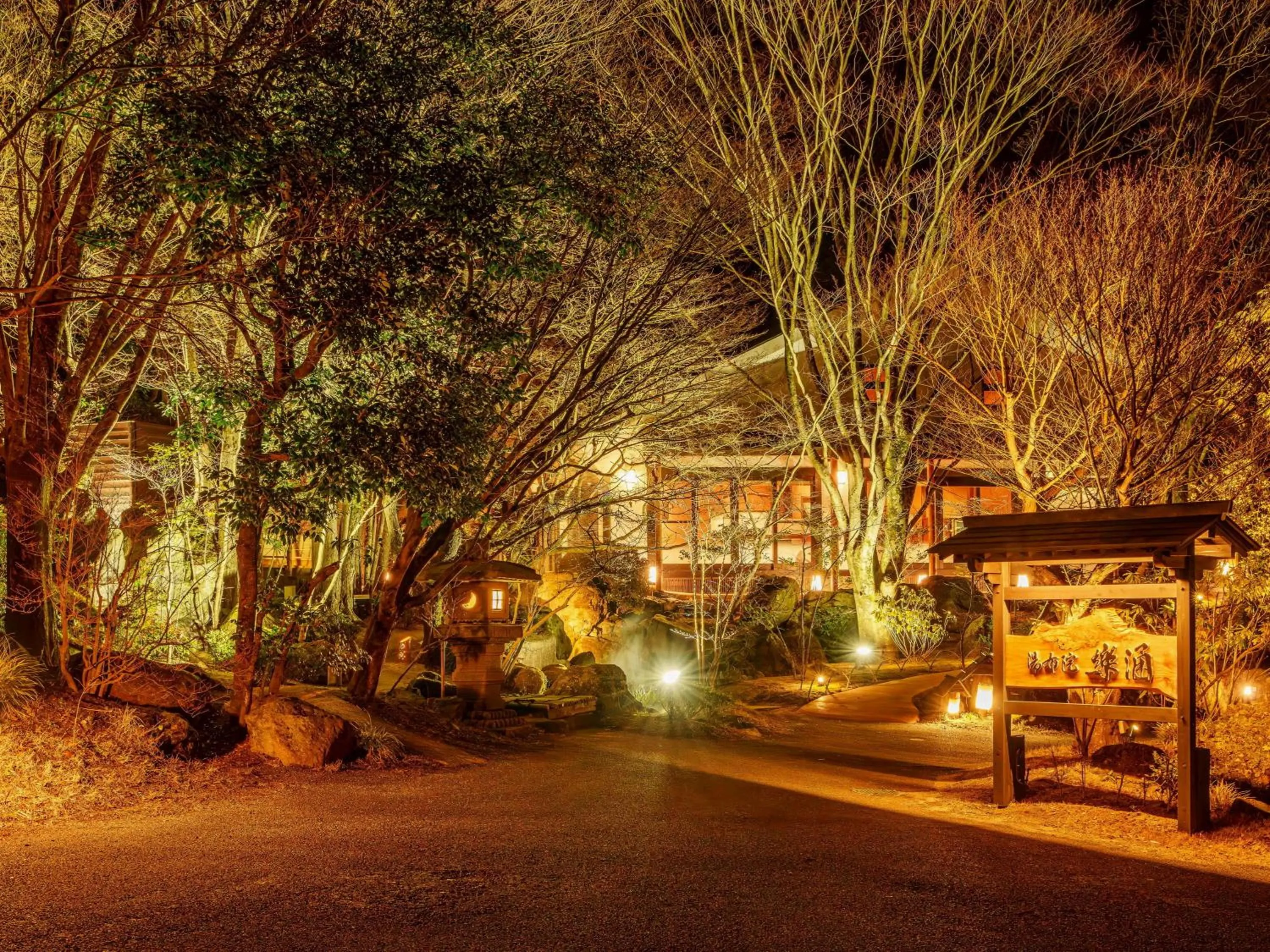 Property building in Yufuin Rakuyu