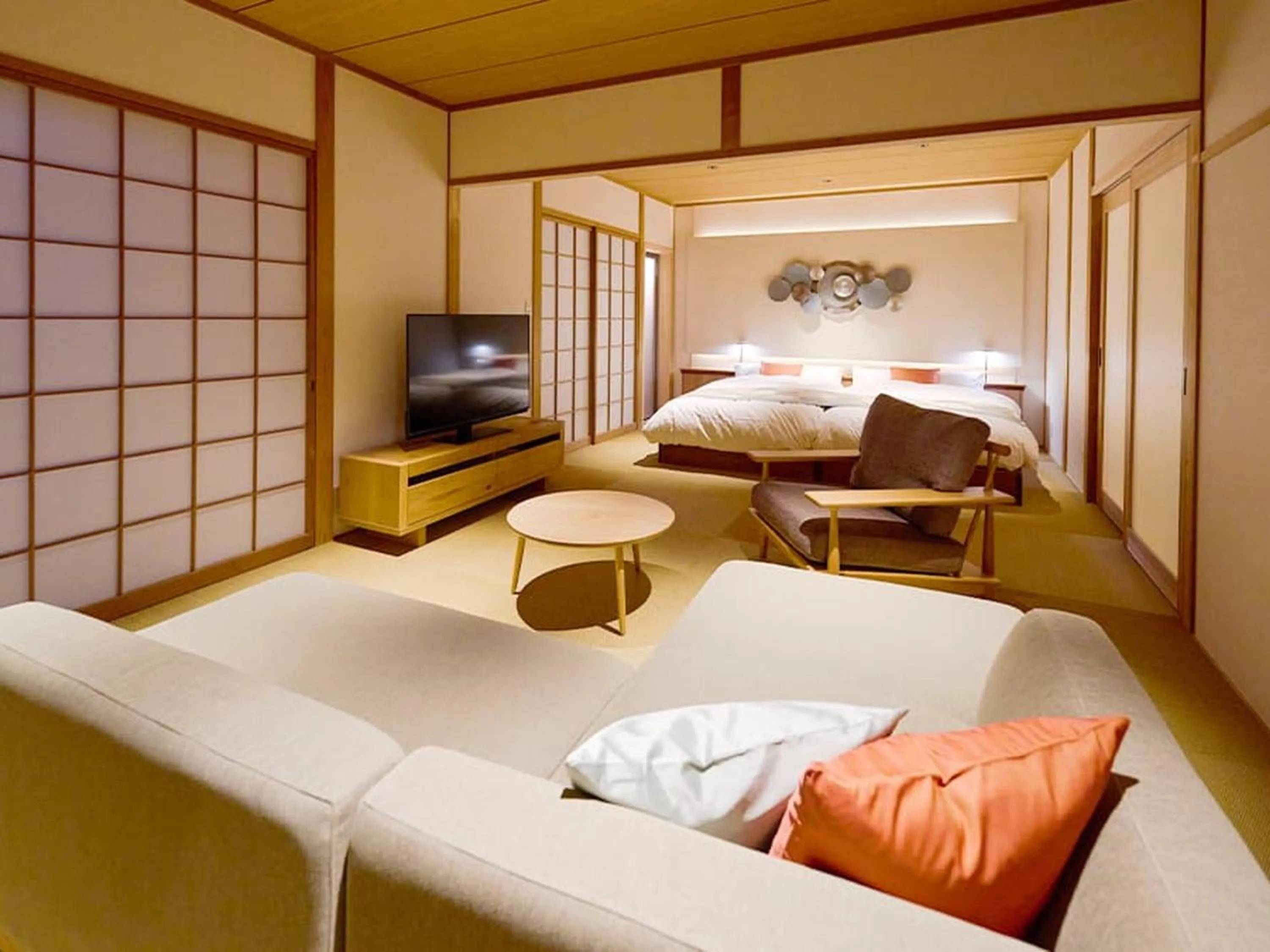 Photo of the whole room, Bed in Yufuin Rakuyu