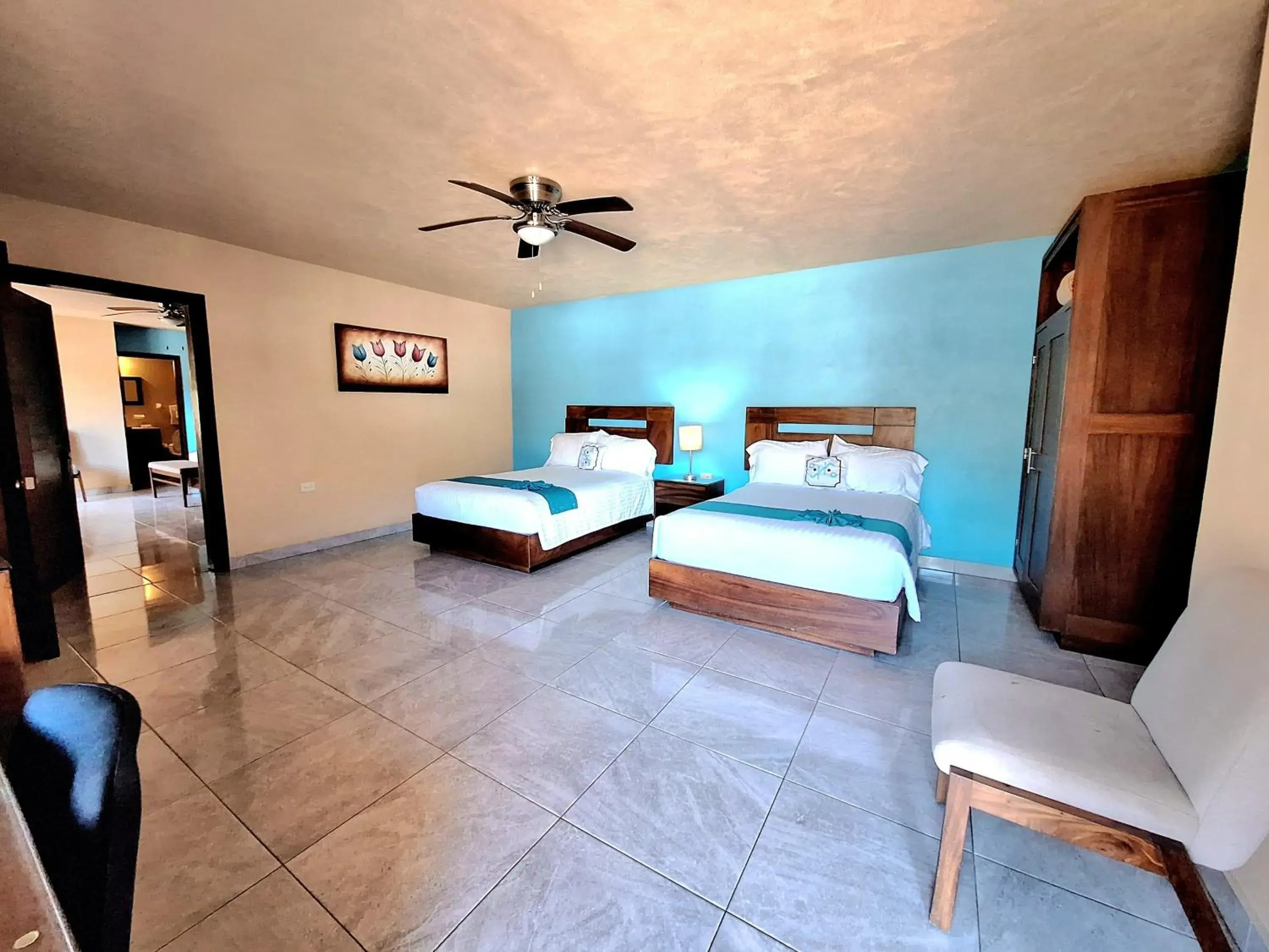 Bed in Pacific Inn hotel Bed in Pacific Inn hotel