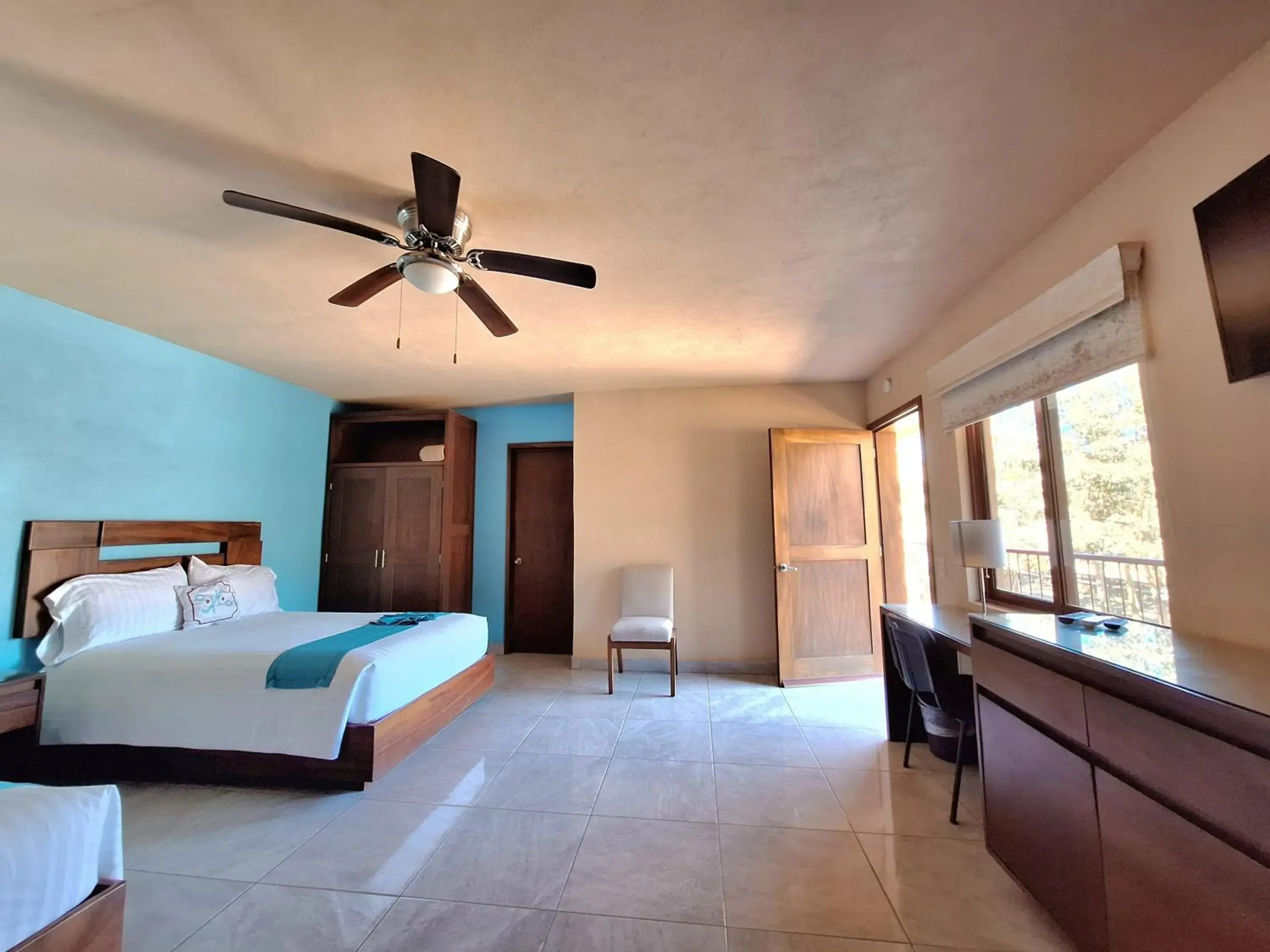 Bed in Pacific Inn hotel Bed in Pacific Inn hotel