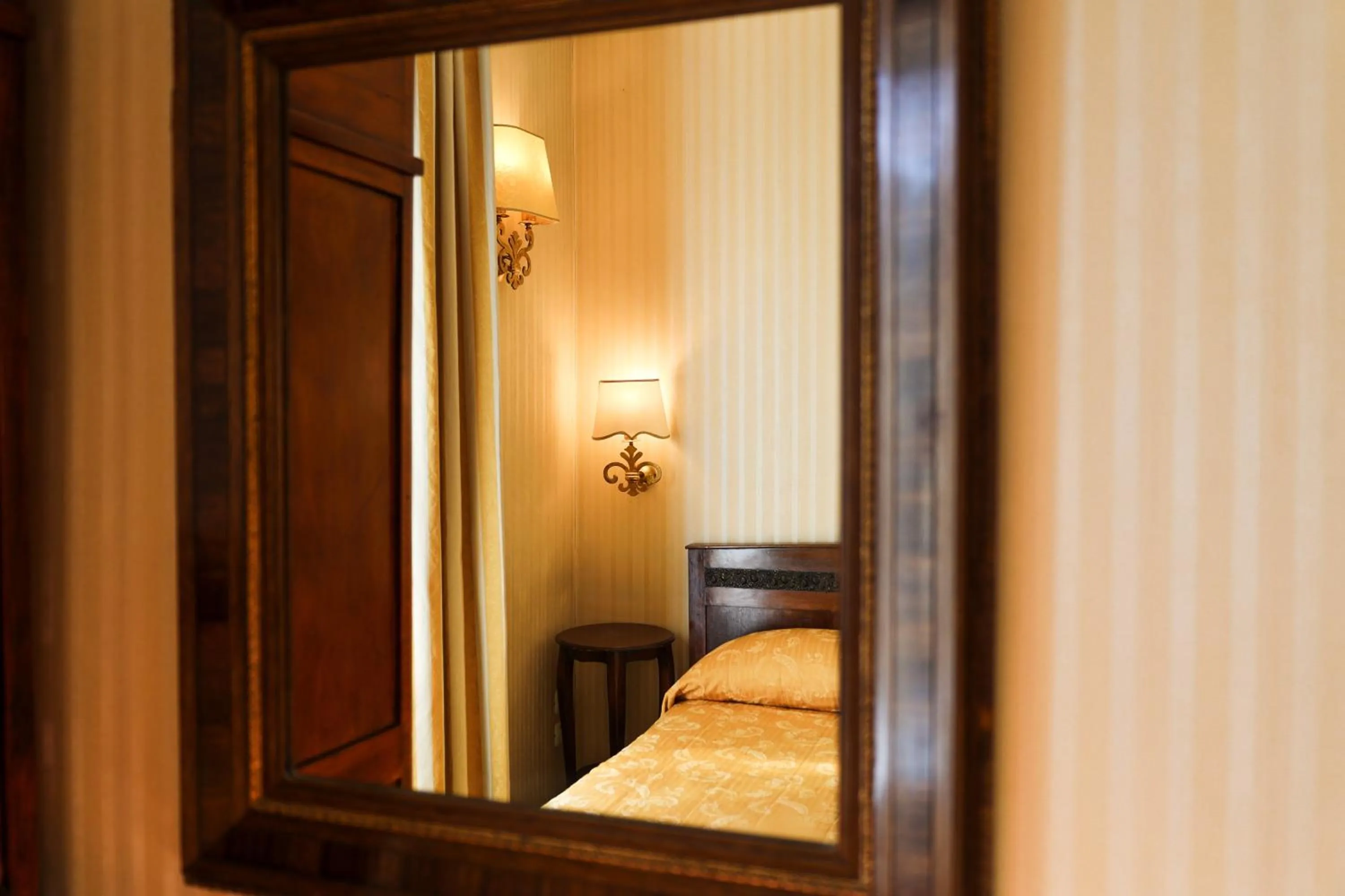 Bed in Hotel Ristorante Ca' Nova