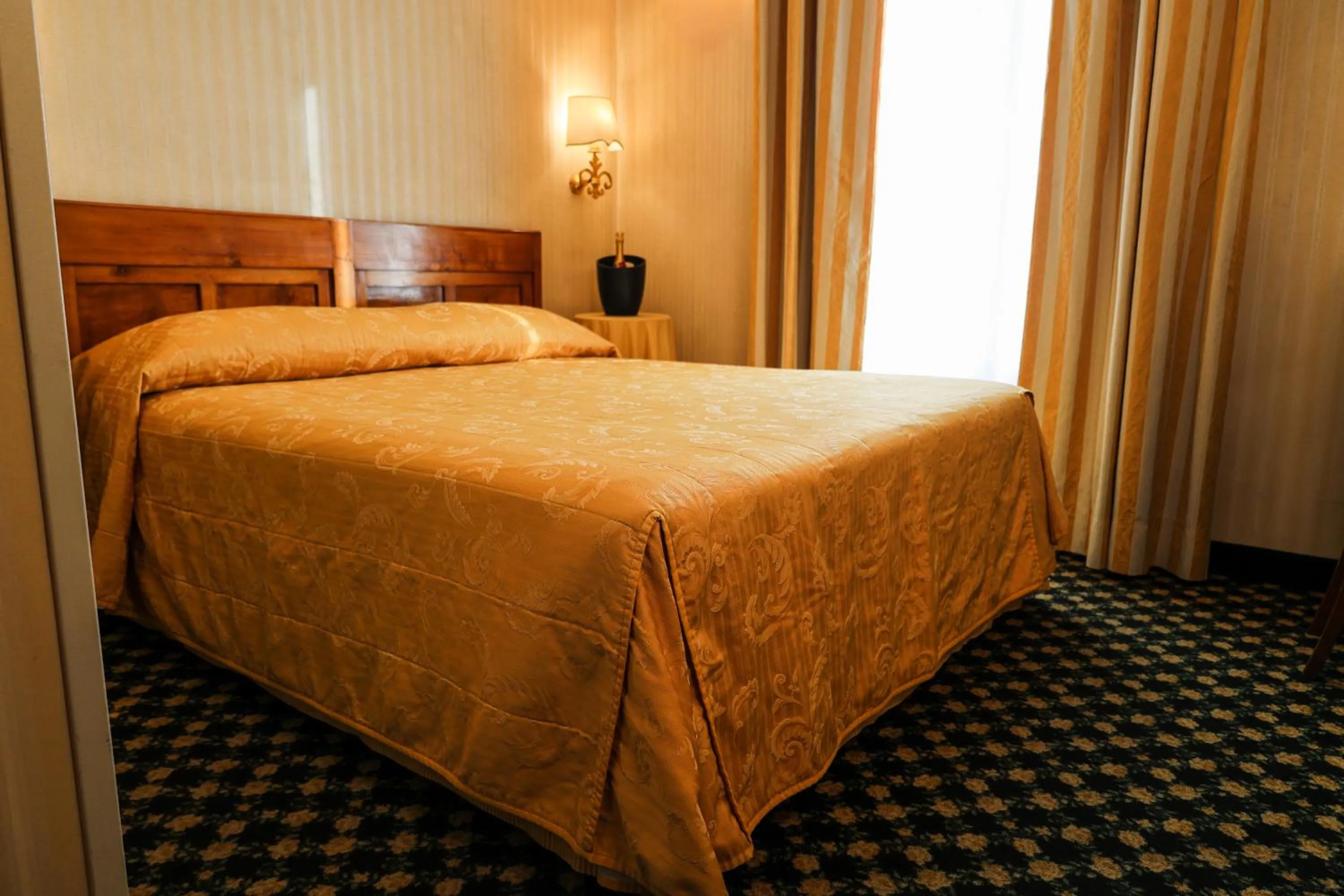 Bed in Hotel Ristorante Ca' Nova