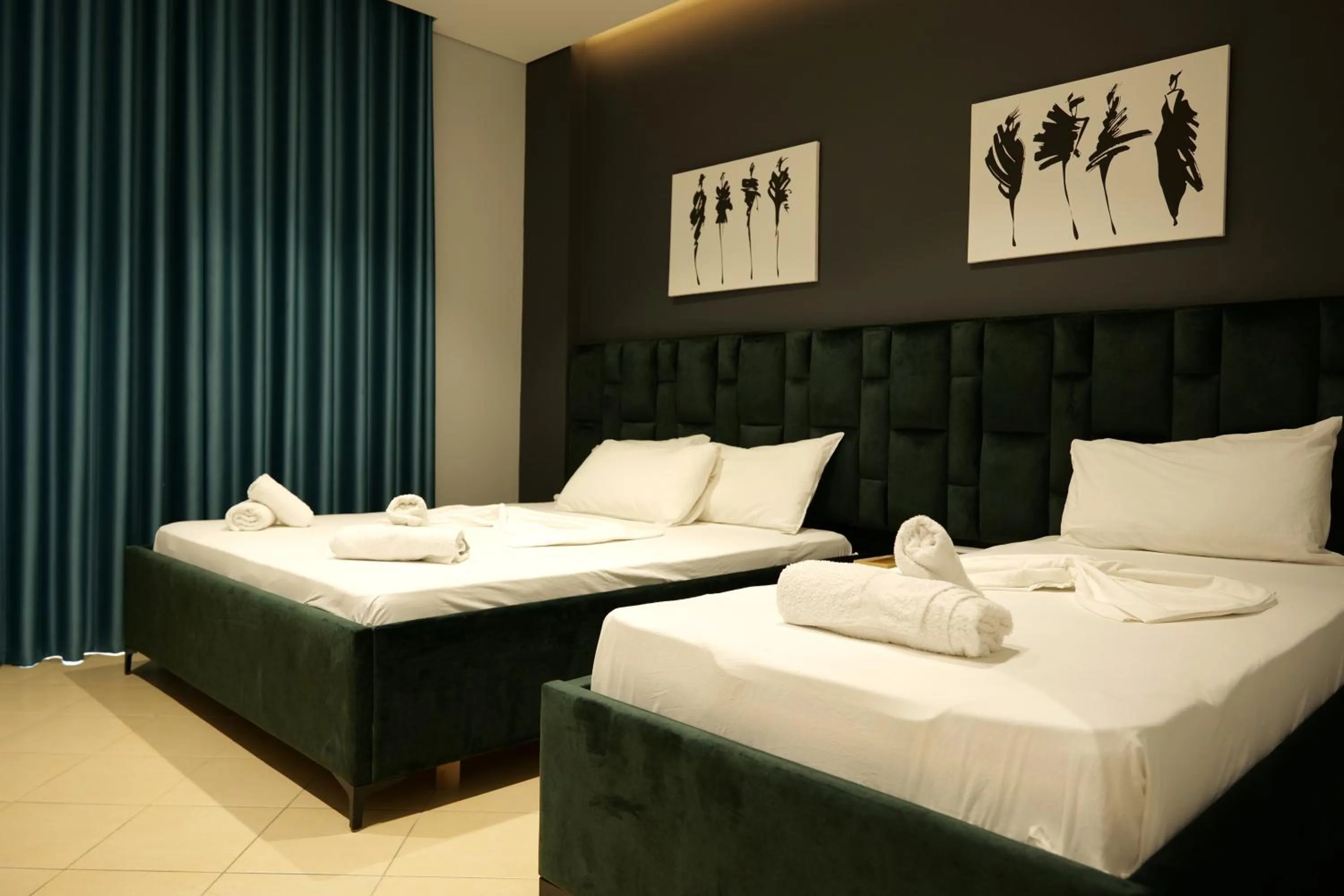 Bedroom, Bed in Hotel Alpha