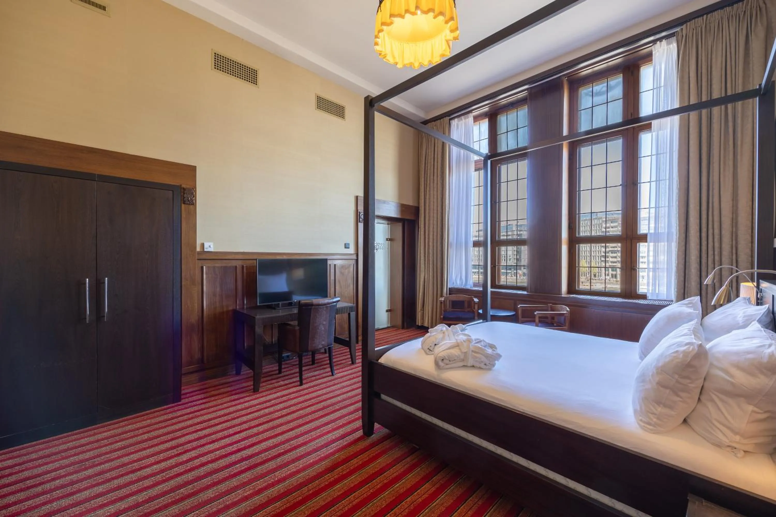 Bedroom, Bed in Grand Hotel Amrâth Amsterdam