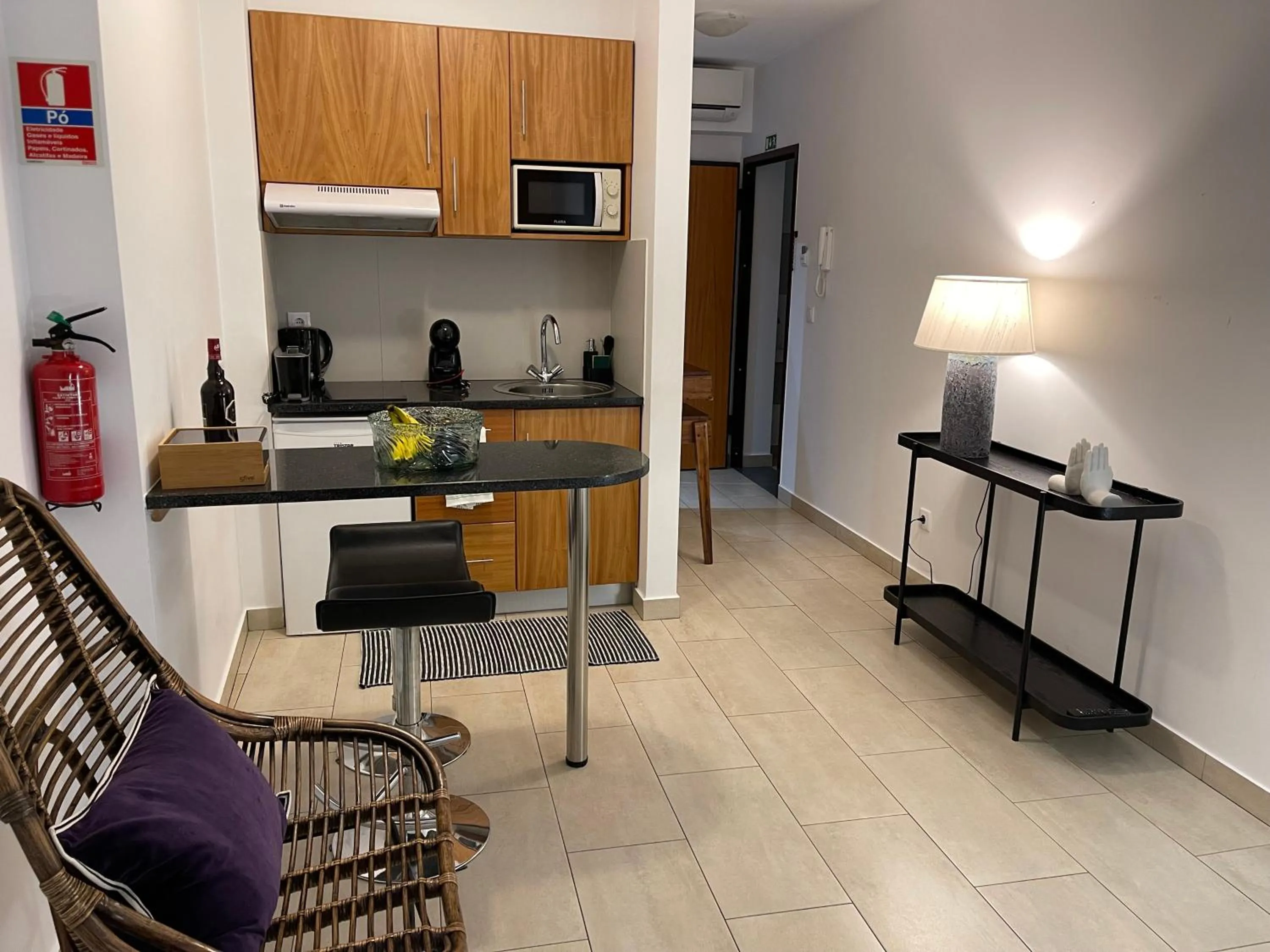 Kitchen or kitchenette in Esmeralda Holidays Apartments