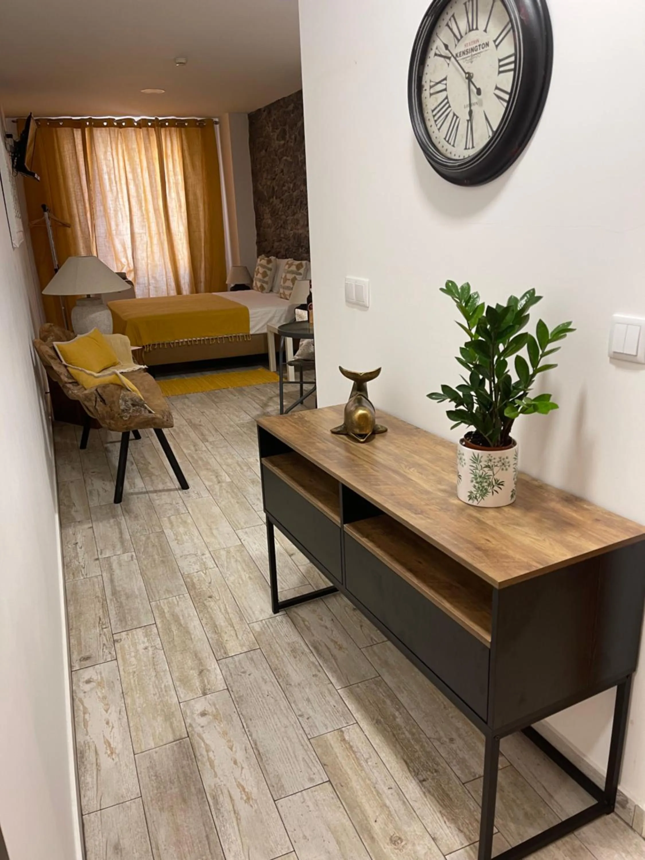 Facade/entrance, Bed in Esmeralda Holidays Apartments