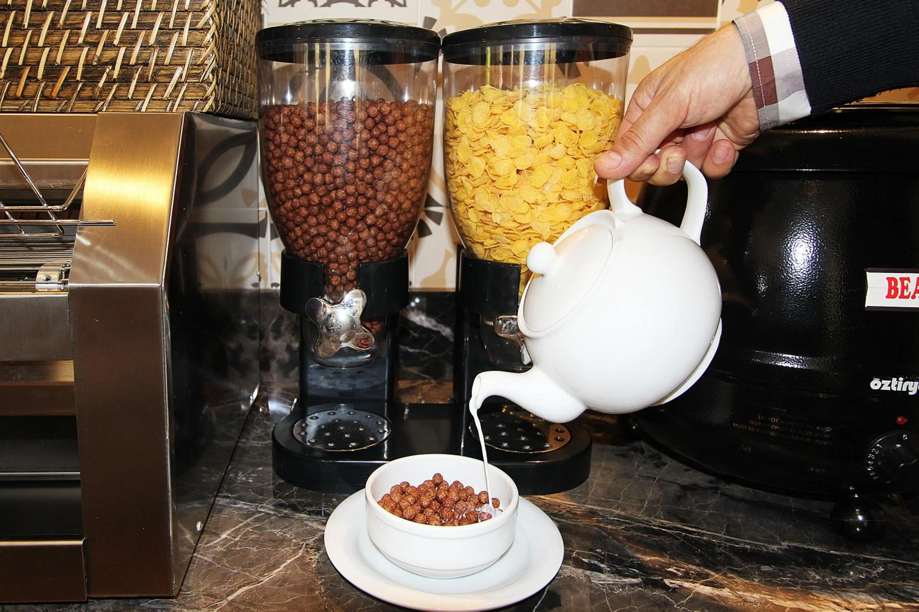 Buffet breakfast in Pisa Hotel