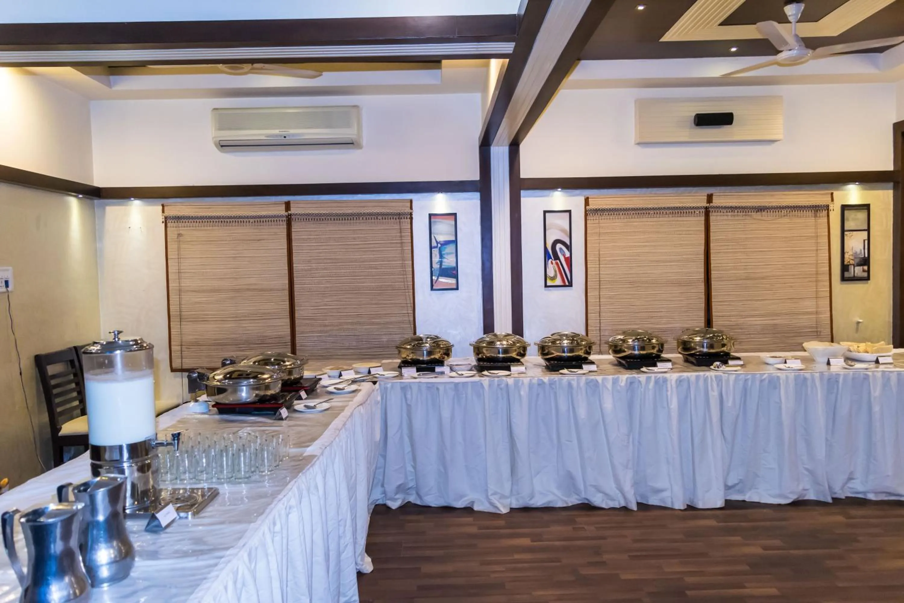 Restaurant/places to eat in Amidhara Resort