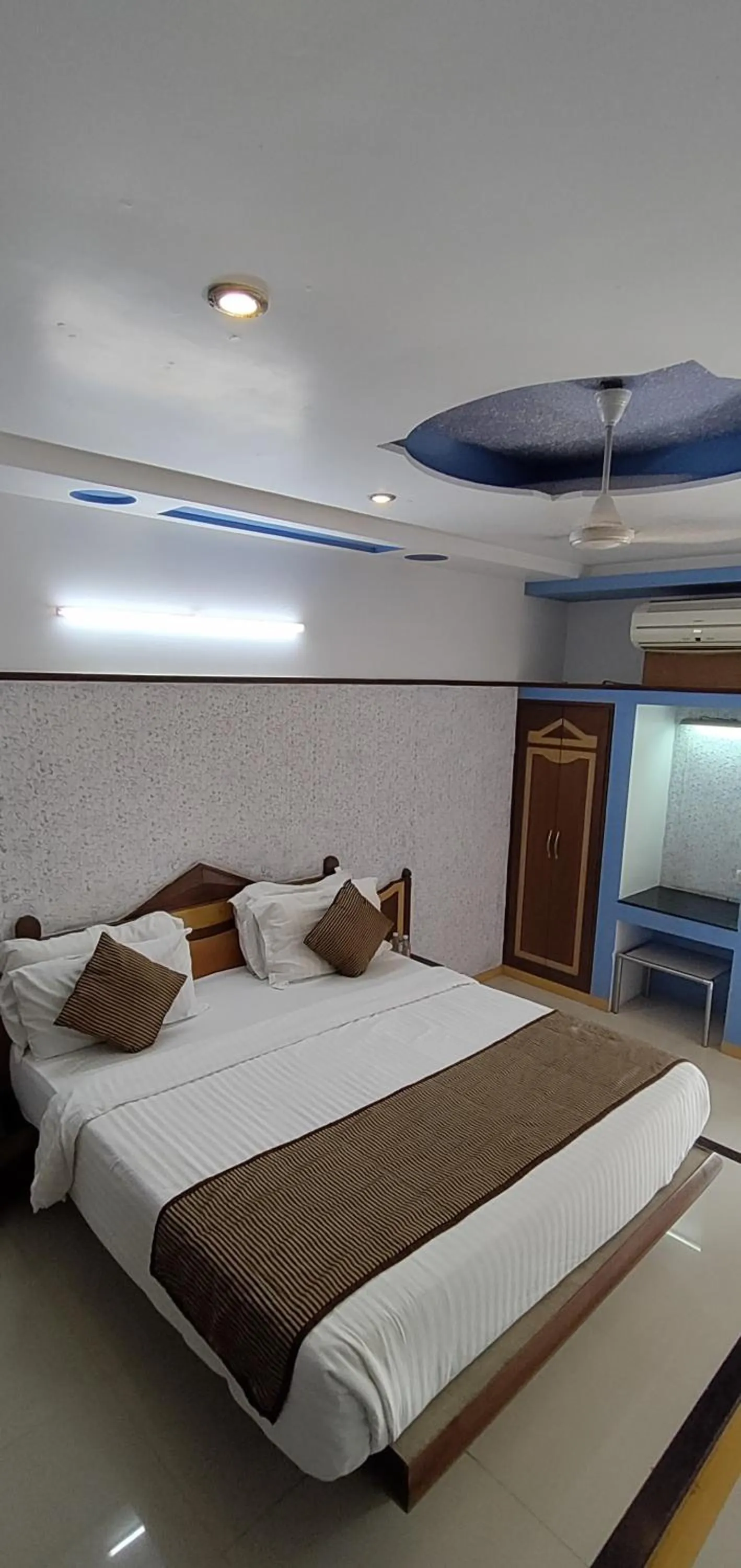 Photo of the whole room in Amidhara Resort