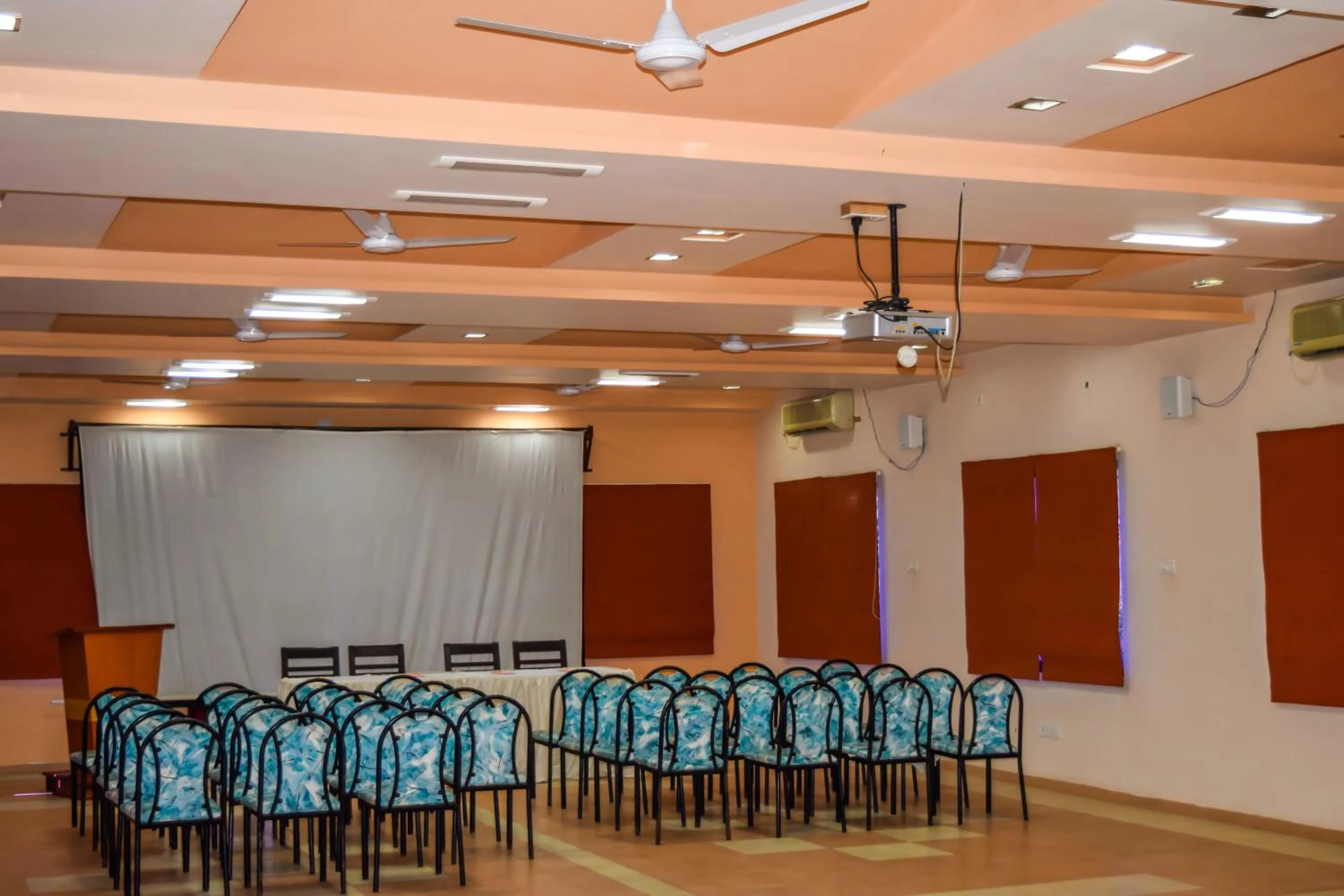 Business facilities in Amidhara Resort