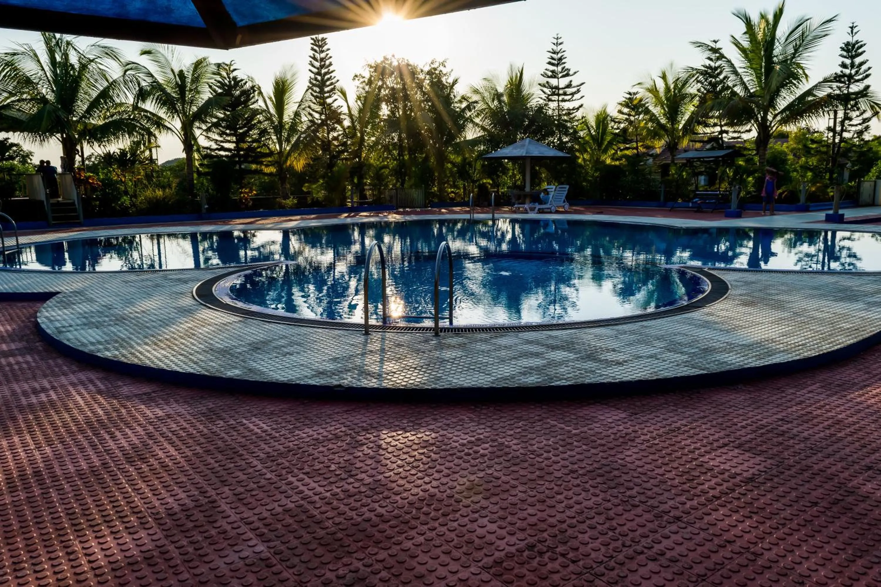 Swimming pool in Amidhara Resort
