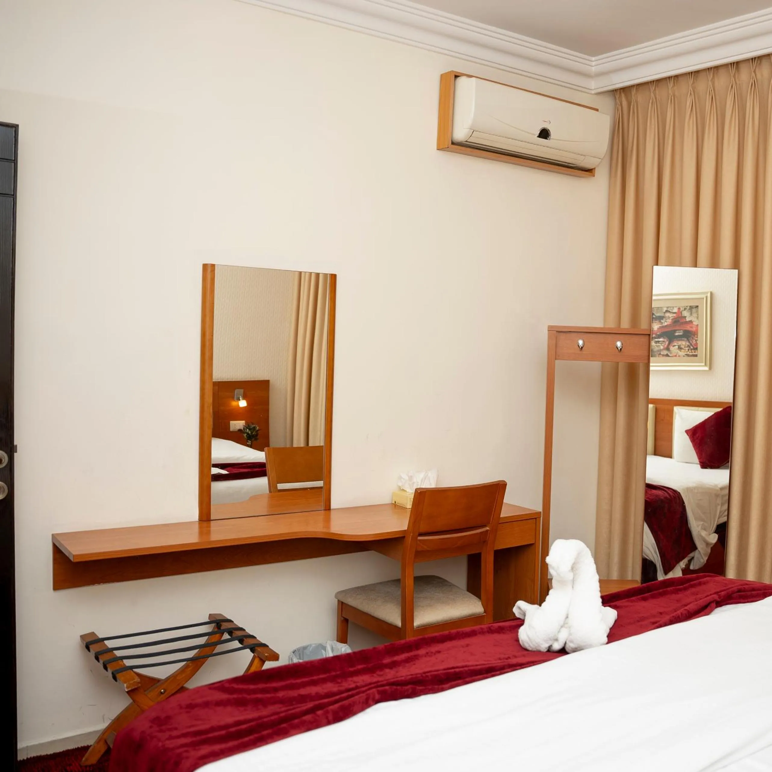 Bed in Sama Paris Plaza Hotel
