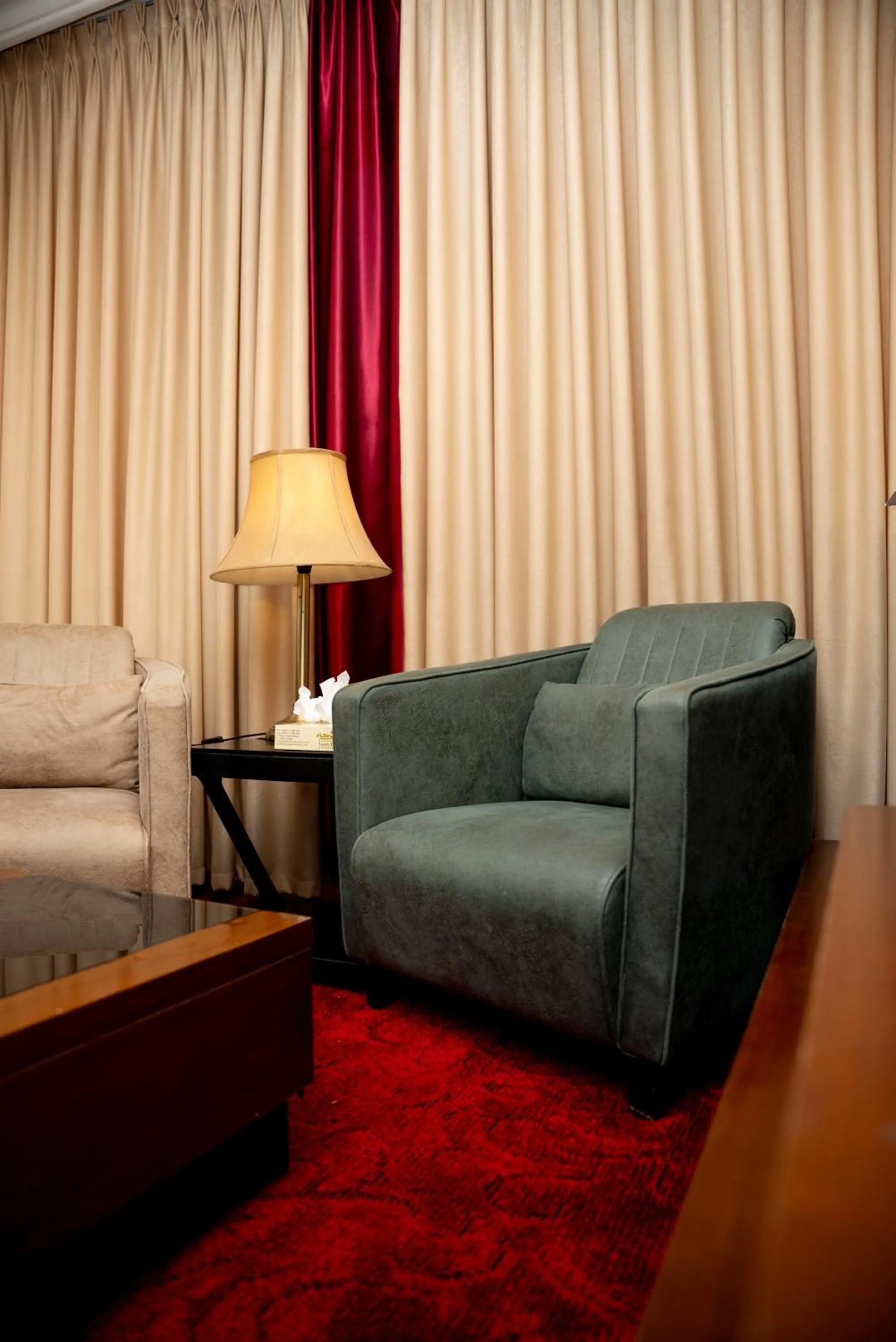 Living room in Sama Paris Plaza Hotel