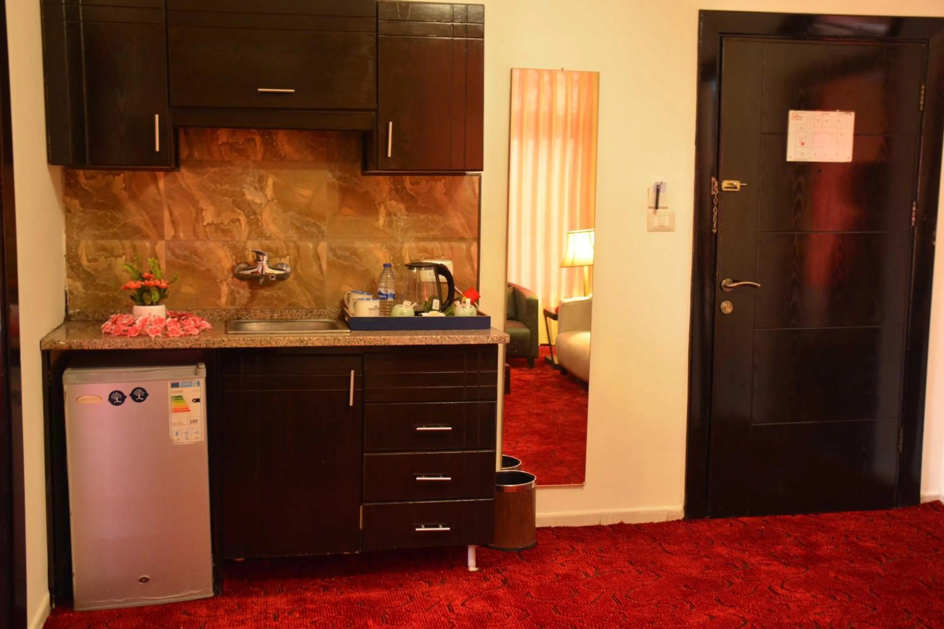Kitchen or kitchenette in Sama Paris Plaza Hotel