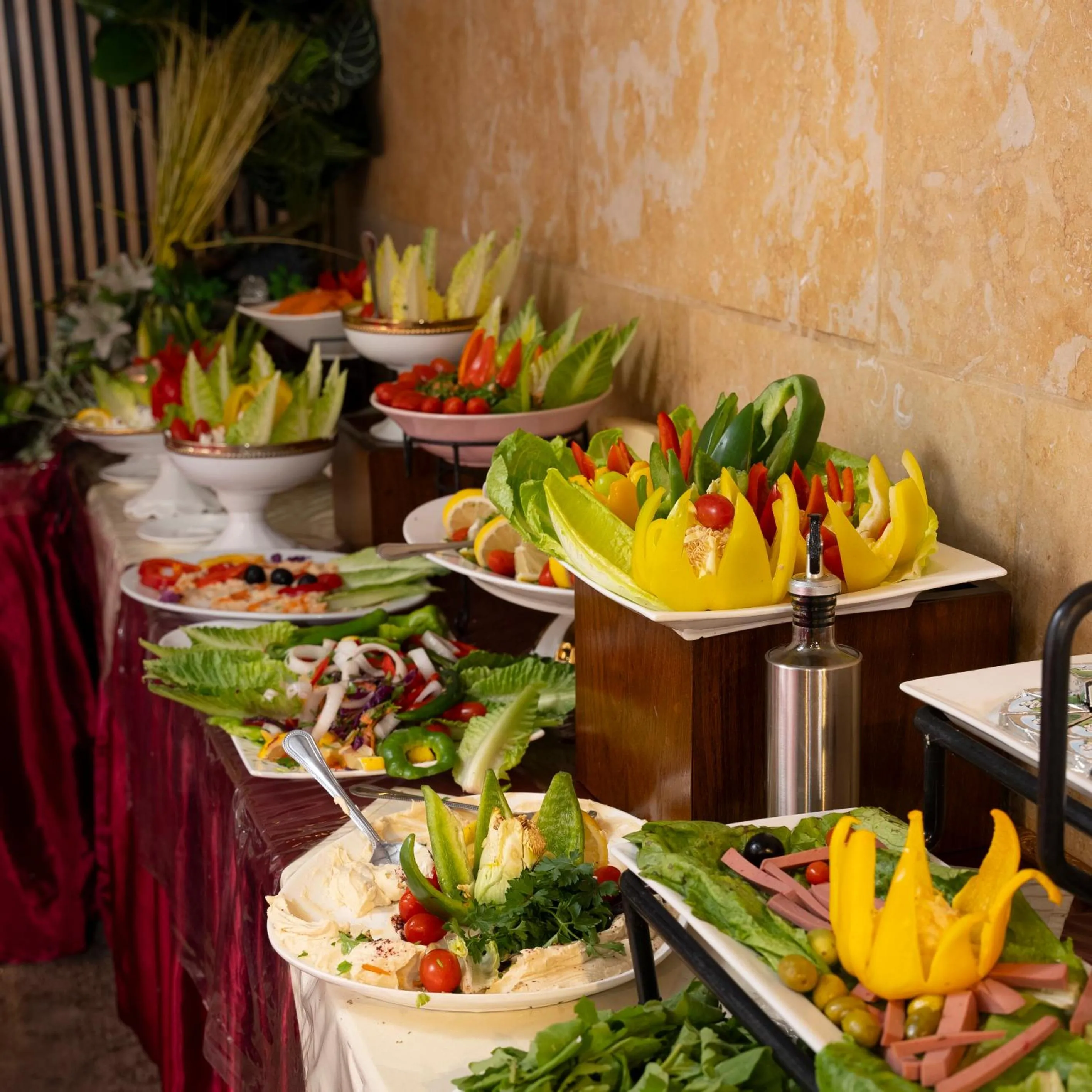 Restaurant/places to eat in Sama Paris Plaza Hotel