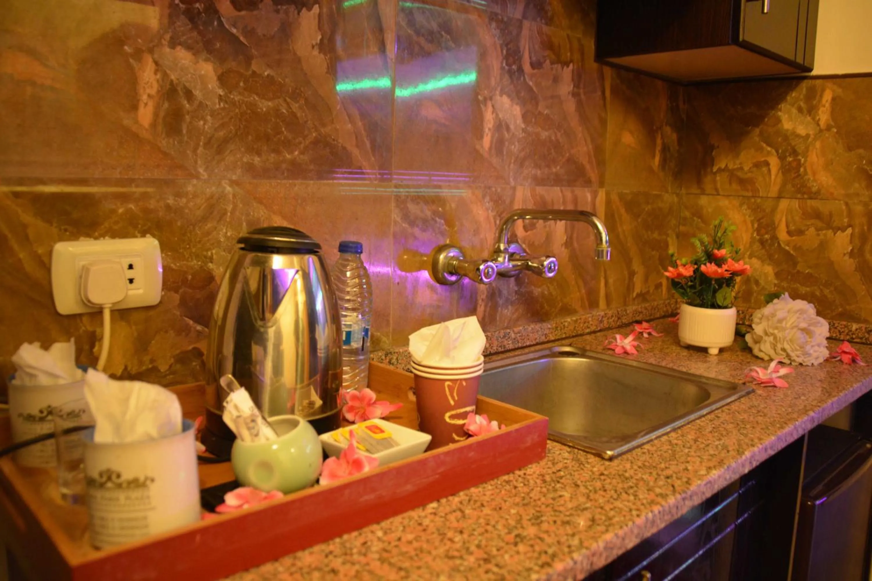 Coffee/tea facilities in Sama Paris Plaza Hotel