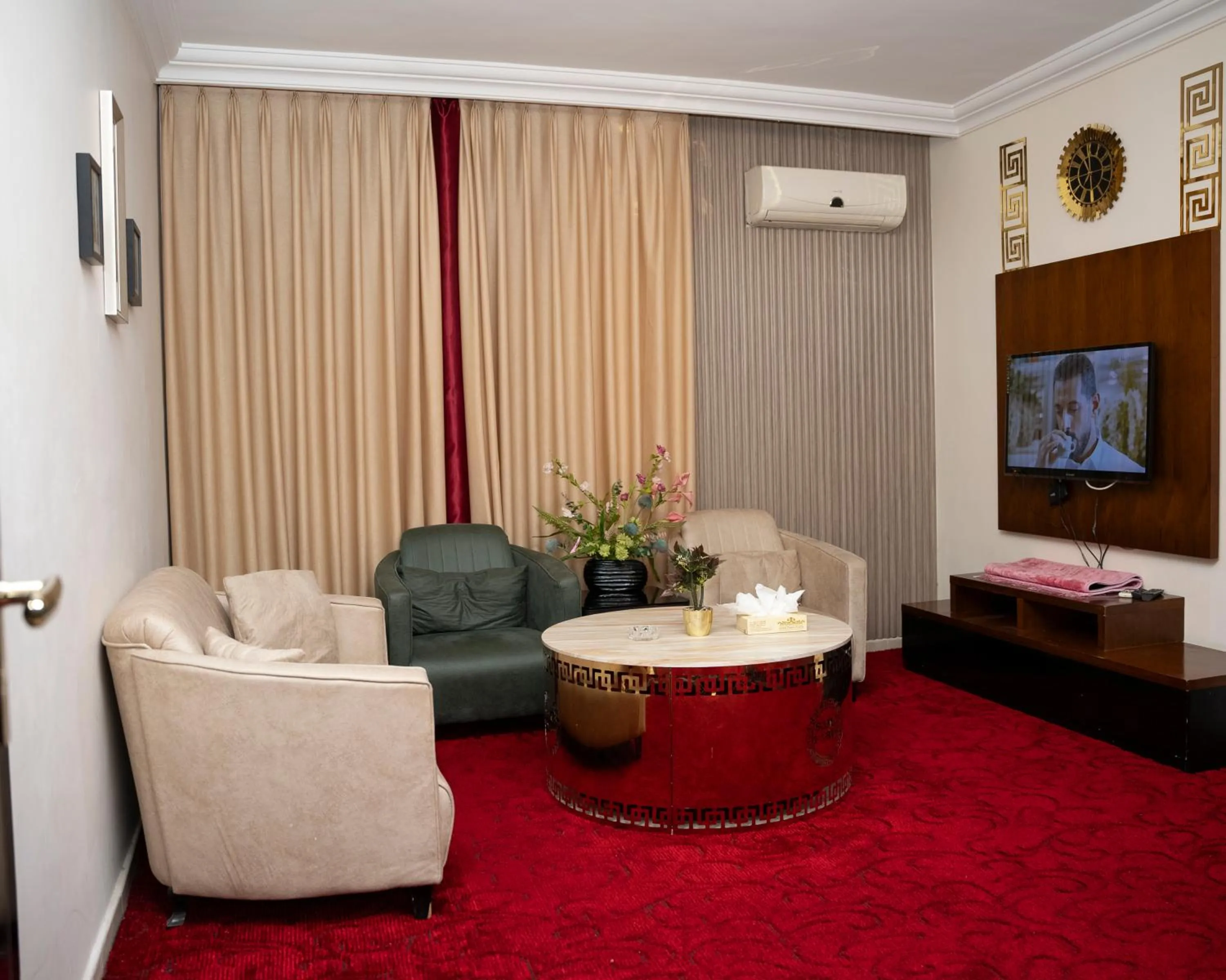 Living room in Sama Paris Plaza Hotel