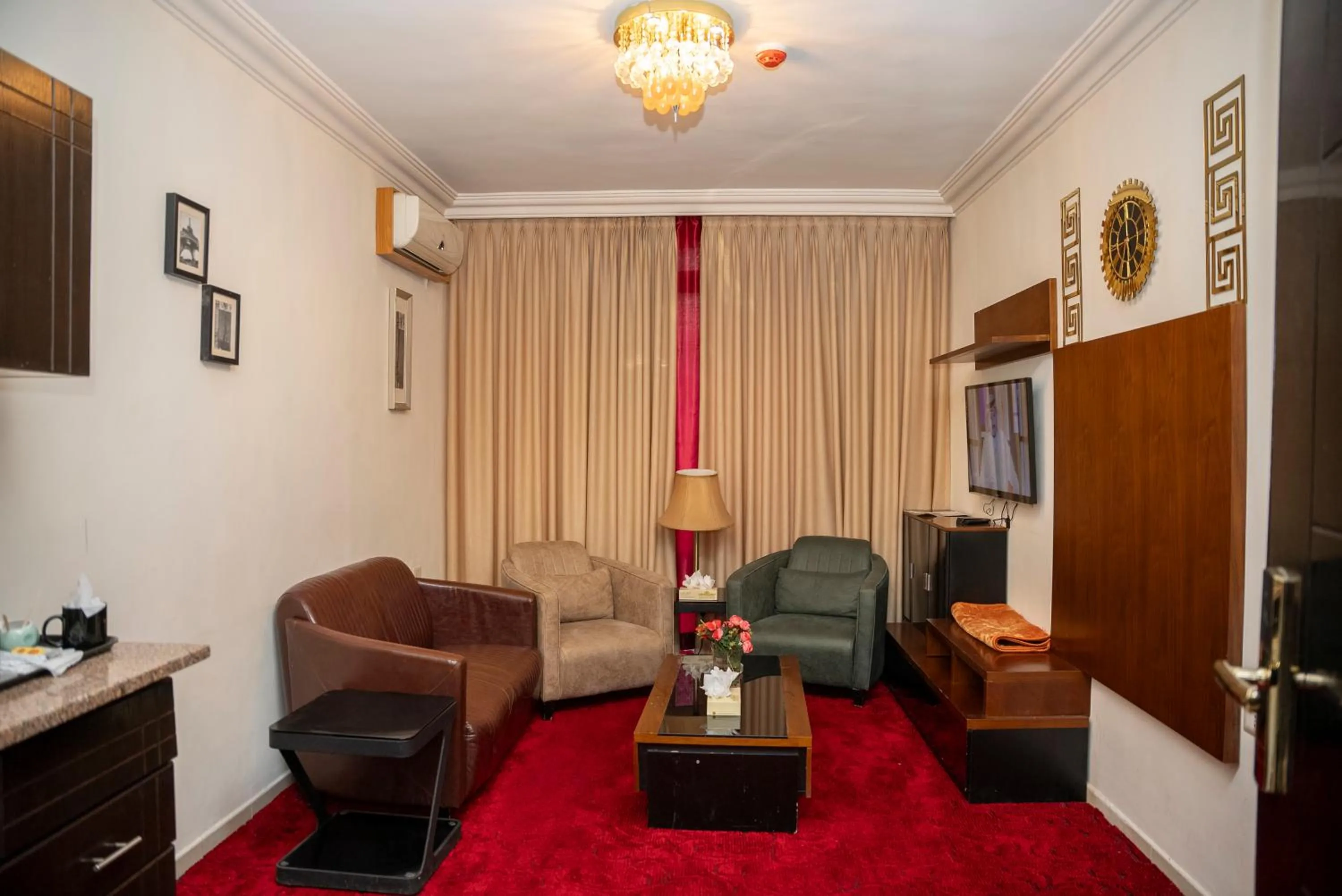 Seating area in Sama Paris Plaza Hotel